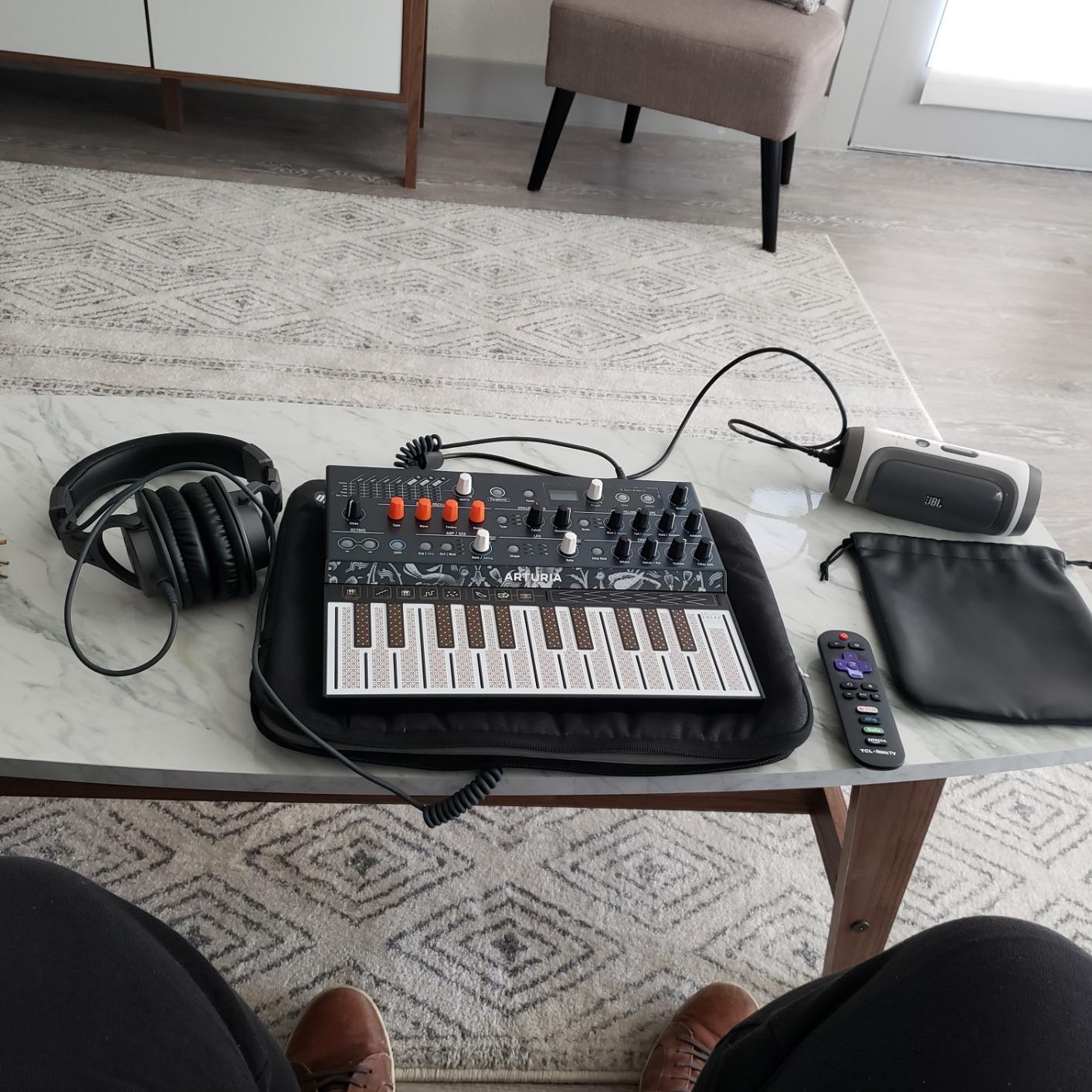 Arturia MicroFreak Synthesizer Keyboard | 21 paraphonic oscillator modes from physical modeling to wavetable, 25-key poly-aftertouch keybed, CV pitch gate and pressure customer photo 2