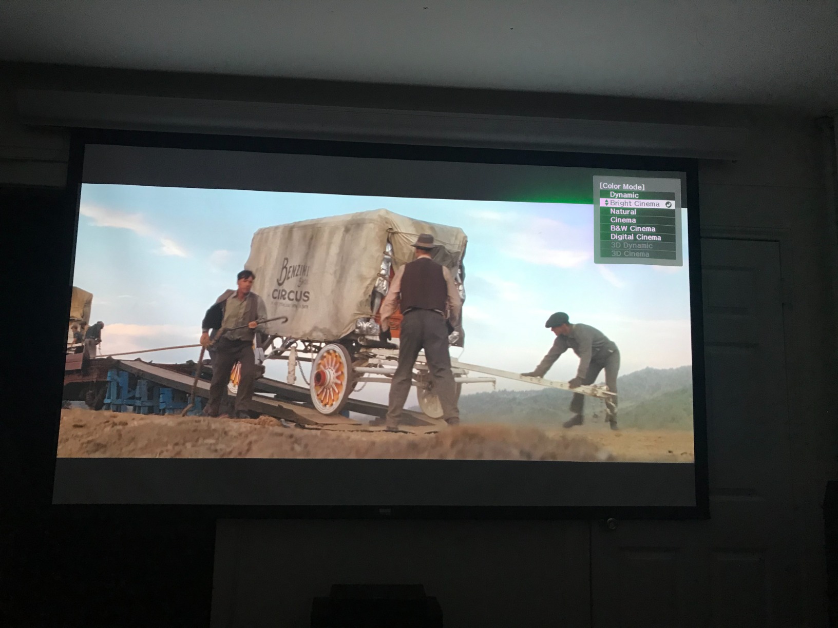 Epson Home Cinema 5050UB 4K PRO-UHD 3-Chip Projector with HDR,White customer photo 1