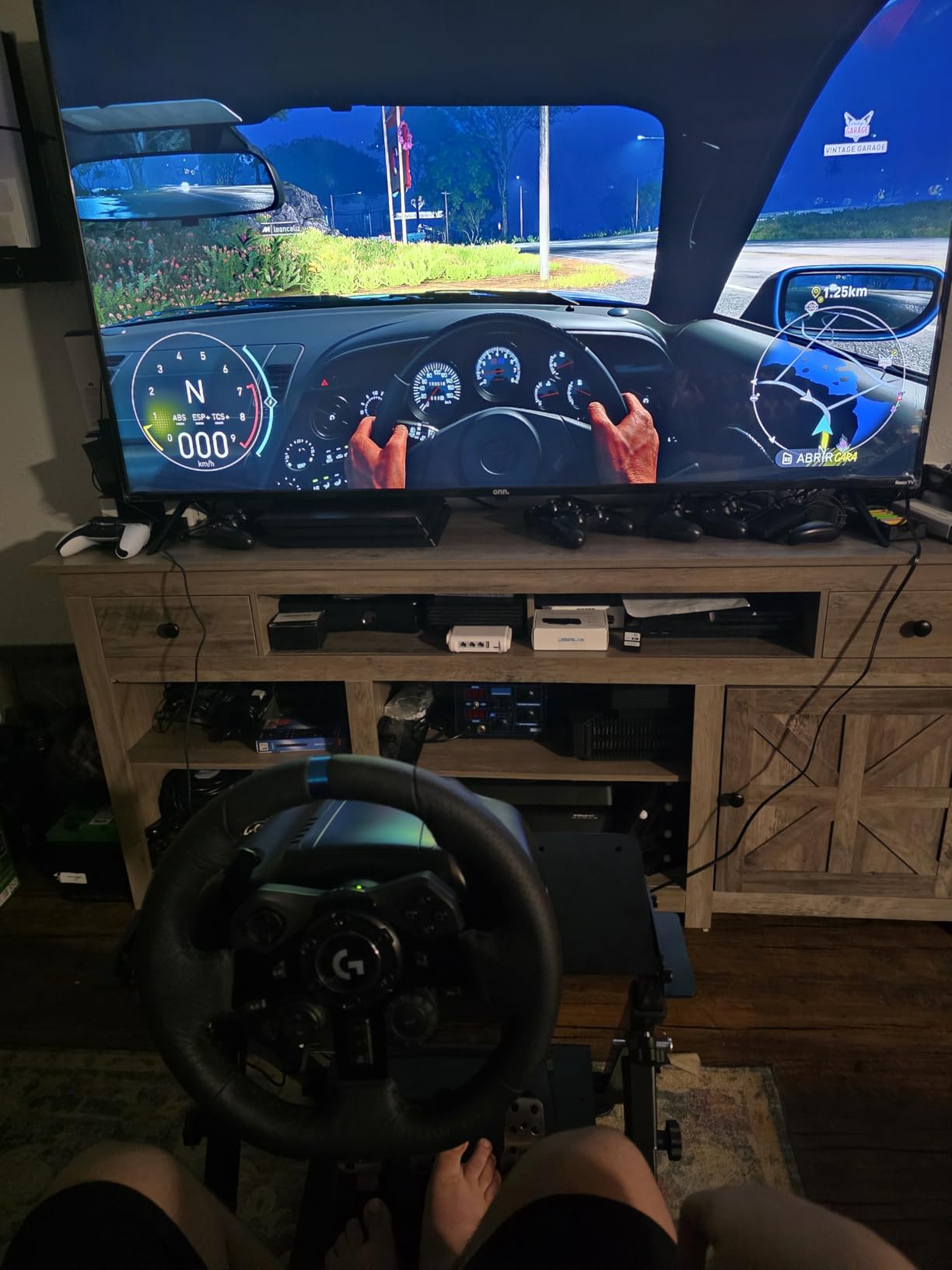 Logitech G923 Racing Wheel and Pedals, TRUEFORCE up to 1000 Hz Force Feedback, Gaming Steering Wheel PS5, PS4, PC, Mac, Genuine Leather - Black customer photo 1