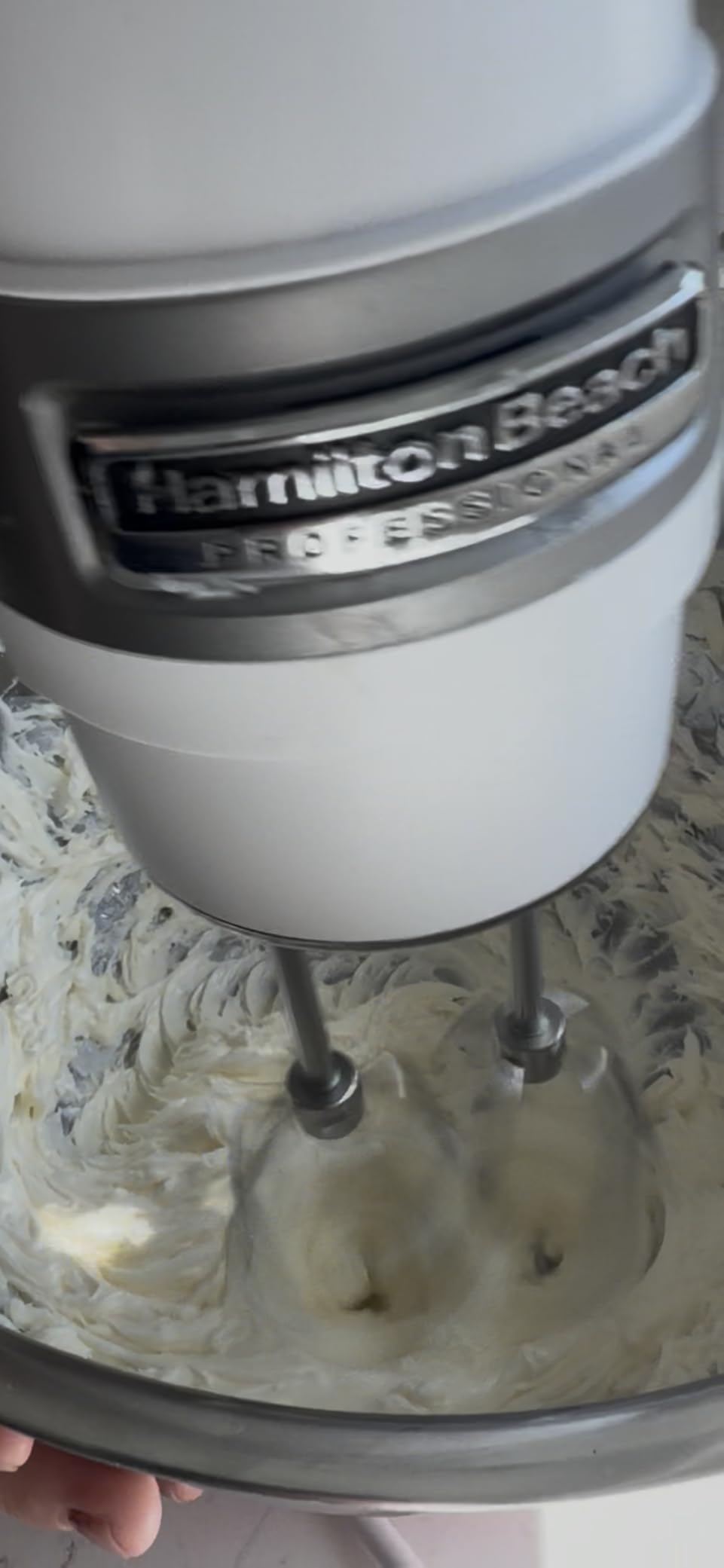 Hamilton Beach Professional 5-Speed Electric Hand Mixer with Snap-On Storage Case, QuickBurst, Stainless Steel Twisted Wire Beaters and Whisk, Mint (62658) | High-Performance DC Motor customer photo 2