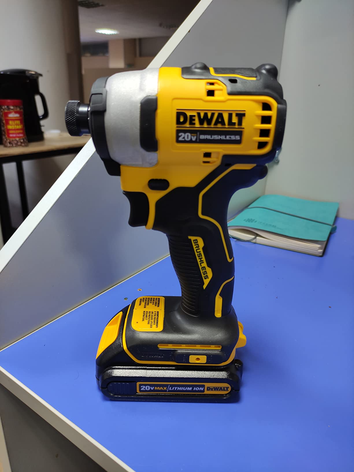DEWALT ATOMIC 20V MAX* Impact Driver, Cordless, Compact Kit, 2 Batteries, 1/4-Inch (DCF809C2) customer photo 2