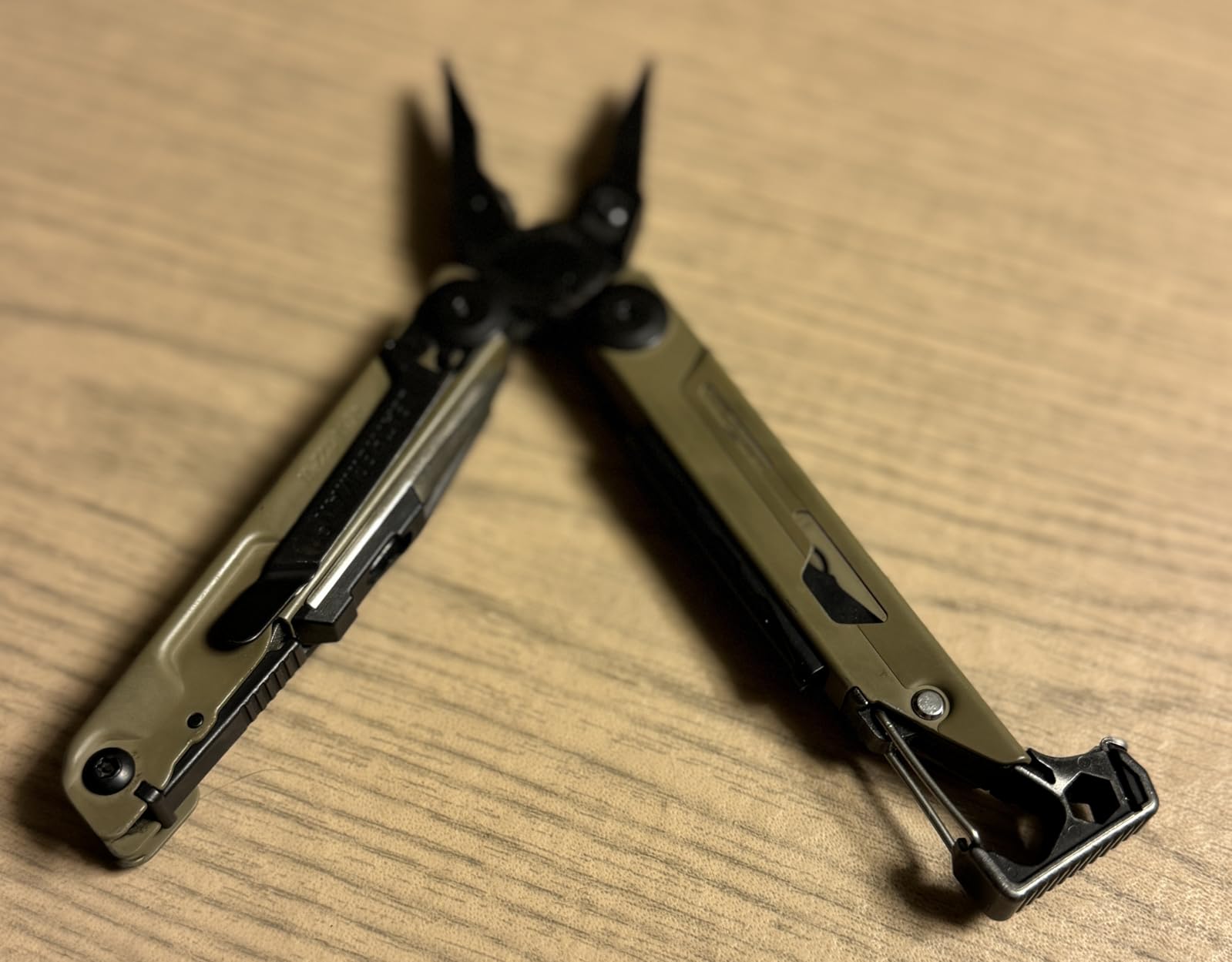 LEATHERMAN Signal 19-in-1 Multi-Tool, Coyote Tan | Ferrocerium Fire Starter, Emergency Whistle & Diamond-Coated Sharpener for Camping, Hiking & Survival, Made in USA customer photo 1