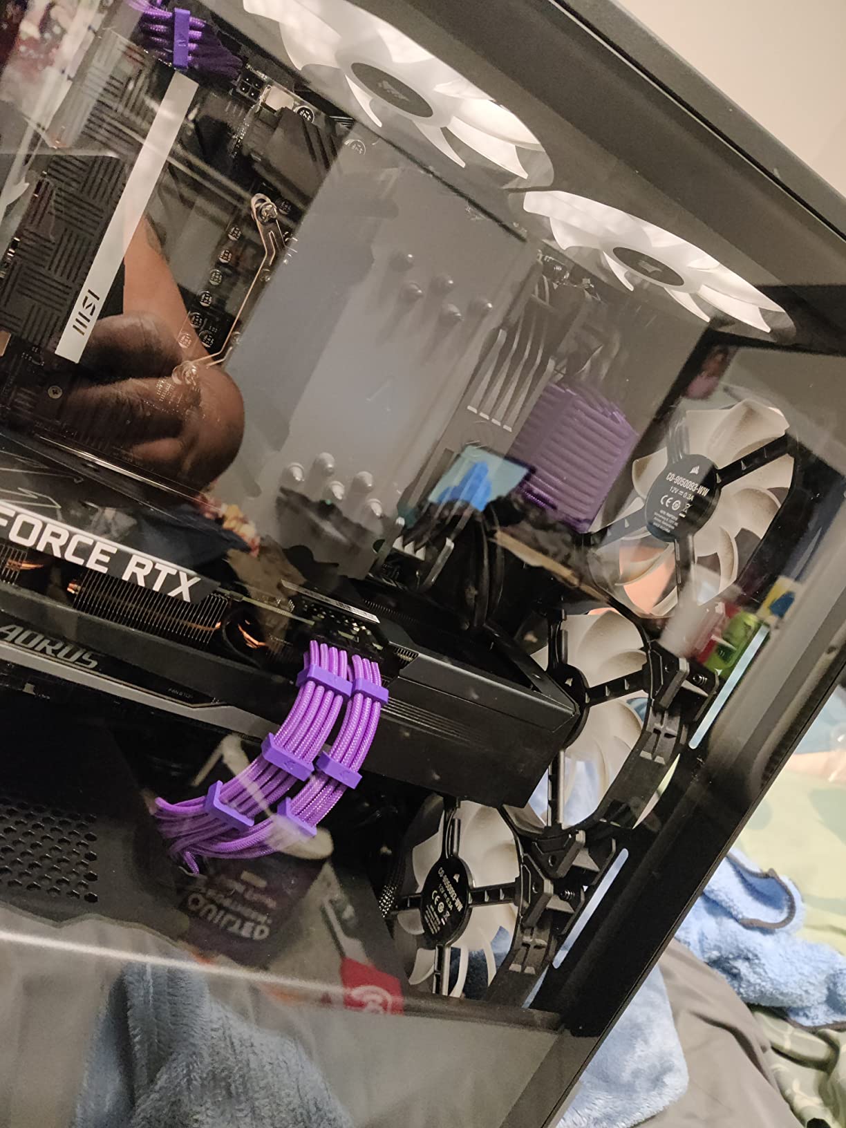 Corsair iCUE 220T RGB Airflow Tempered Glass Mid-Tower Smart ATX Case - High Airflow - Three Included SP120 RGB PRO Fans - Black customer photo 2