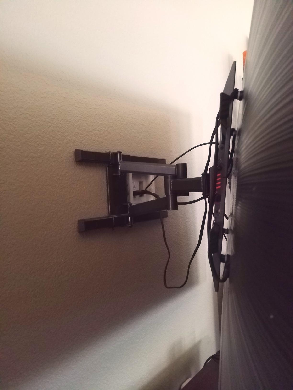 ECHOGEAR Full Motion Articulating TV Wall Mount Bracket for TVs Up to 82