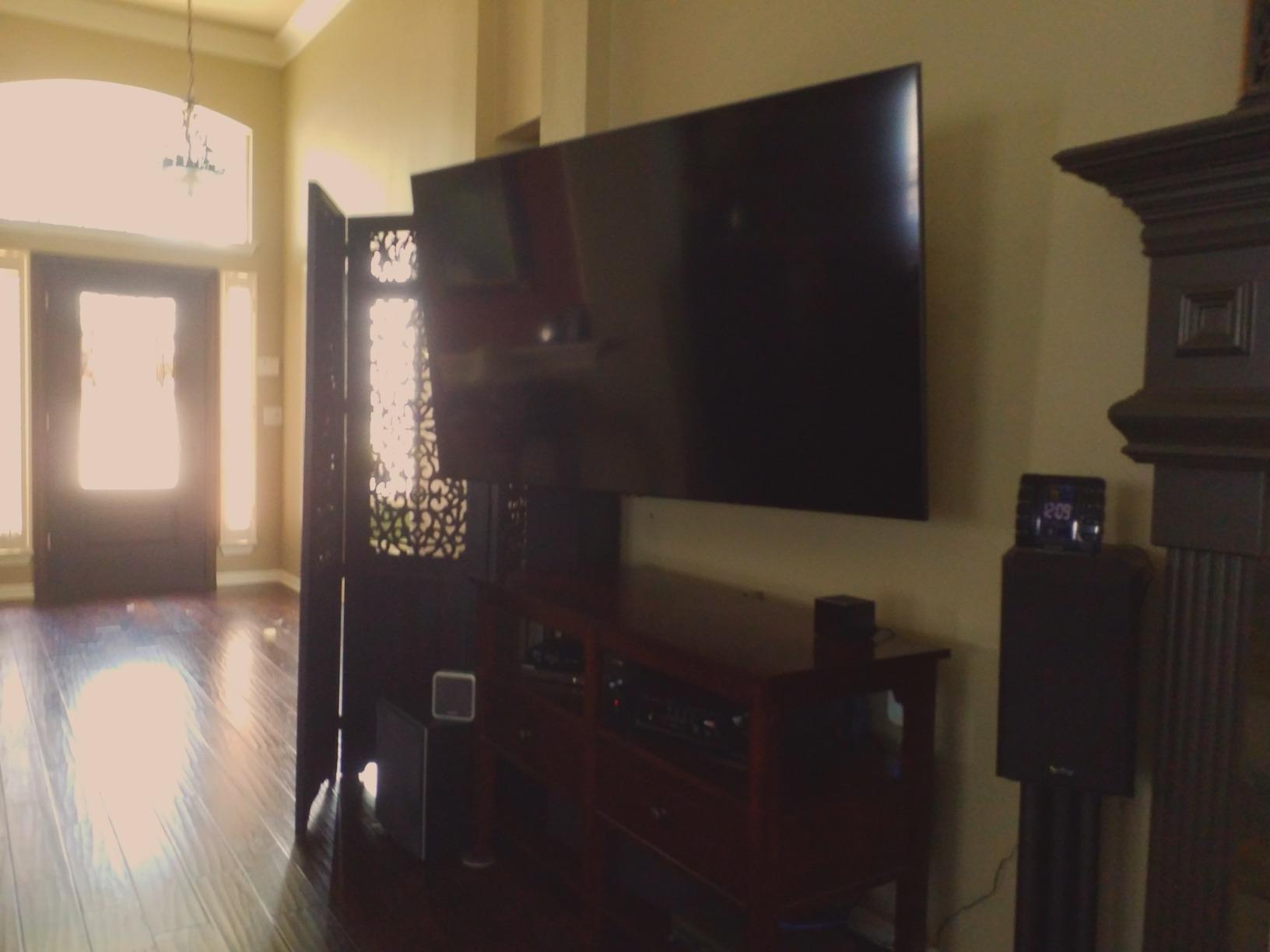 ECHOGEAR Full Motion Articulating TV Wall Mount Bracket for TVs Up to 82