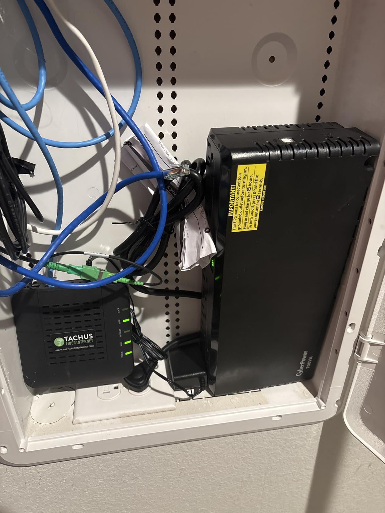 CyberPower SL700U Standby UPS Battery Backup and Surge Protector | Surge Protector, 700VA/370W, 8 Outlets, Slim Profile, UL Certified customer photo 2