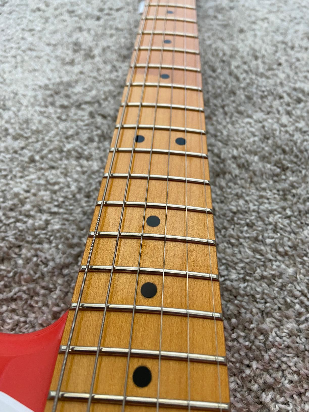 Squier Classic Vibe 60s Stratocaster Electric Guitar, with 2-Year Warranty, Candy Apple Red, Laurel Fingerboard customer photo 2
