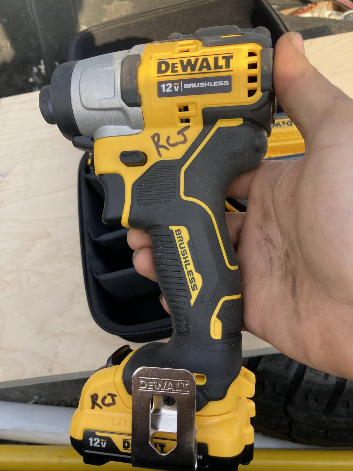 DEWALT XTREME 12V MAX* Impact Driver Kit, 1/4-Inch (DCF801F2) customer photo 1
