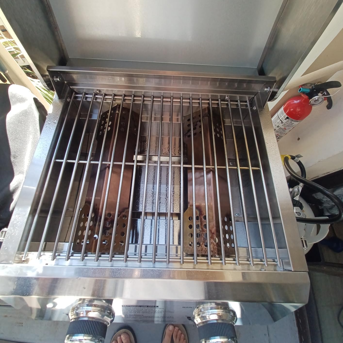 Monument Grills Tabletop Propane Gas Grill for Outdoor Portable Camping Cooking with Travel Locks, Stainless Steel High Lid, and Built in Thermometer customer photo 1