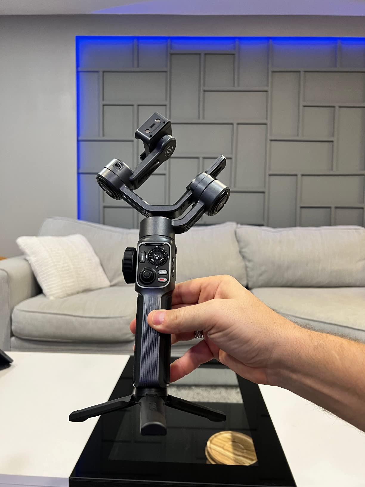 ZHIYUN Smooth Q5 Ultra 3-Axis iPhone Gimbal Stabilizer for Video Recording | Portable Foldable Phone Stabilizer, Built-in Extension Rod, Fill Light, Tripod, 13.5H Long Lasting Battery customer photo 1