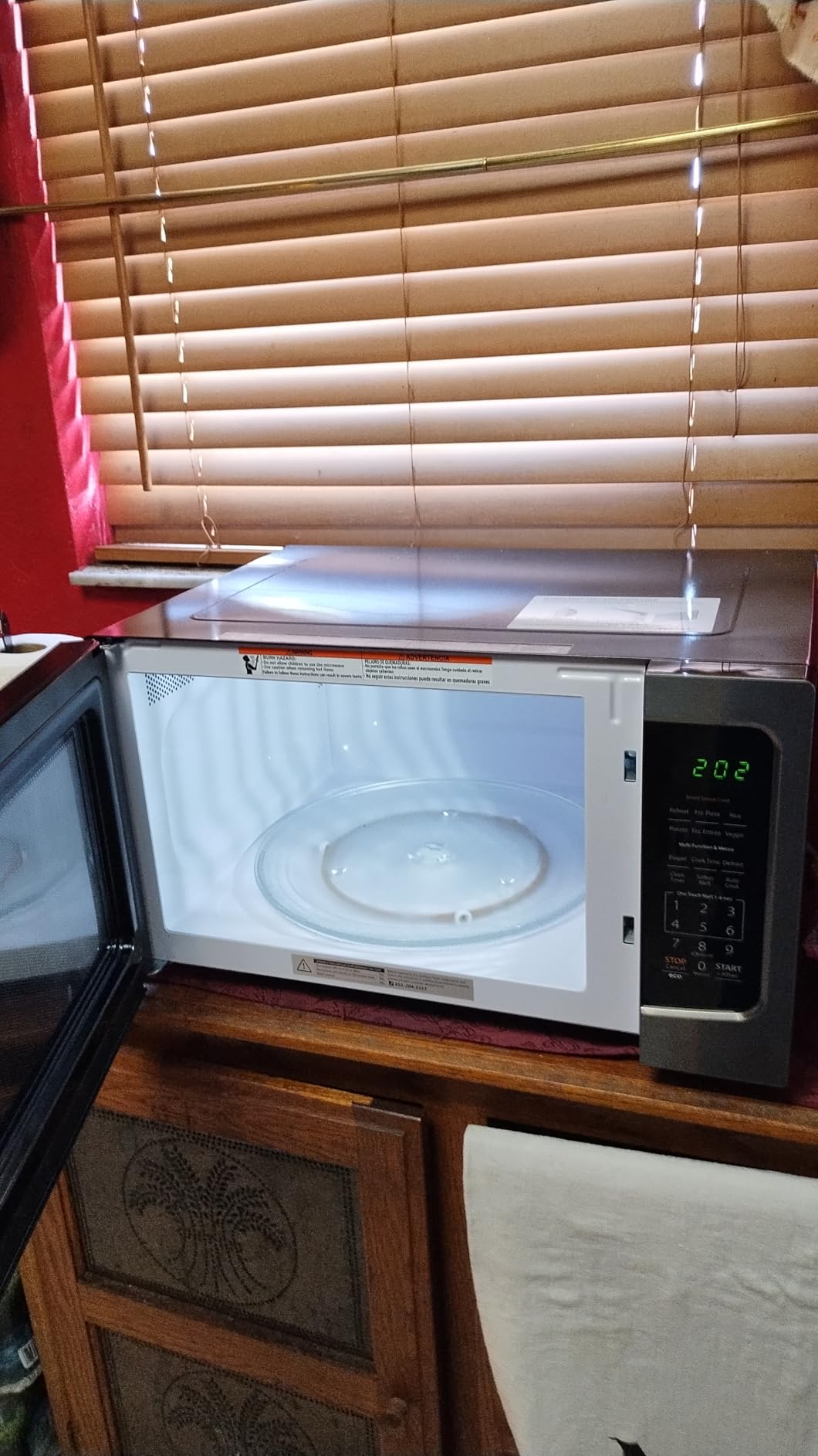 TOSHIBA Microwave Oven with Smart Sensor, 1.6 Cu.Ft, 1200W | Position Memory Turntable, Sound On/Off, Countertop, 13.6