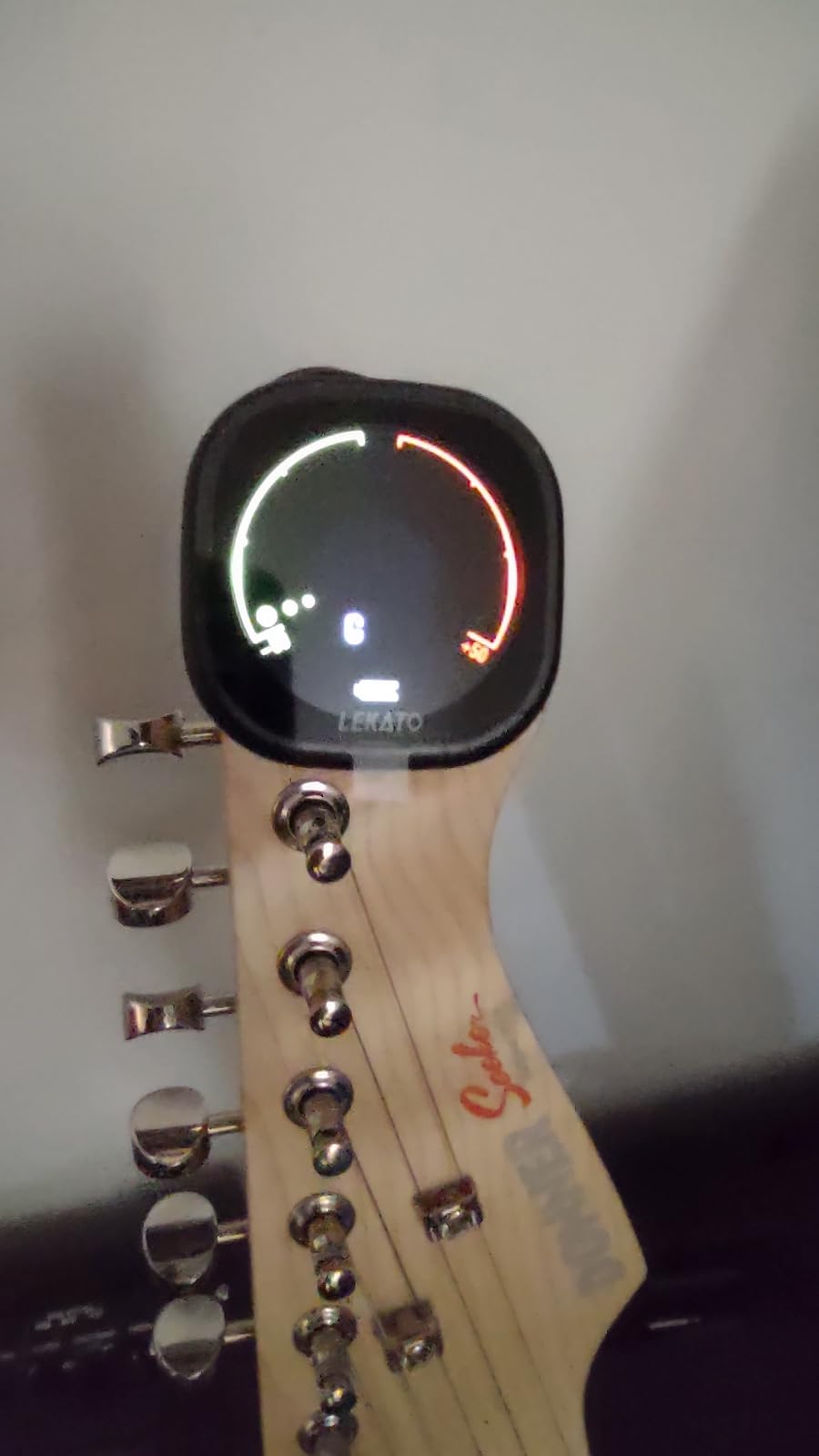 LEKATO Guitar Tuner Rechargeable, Tuner Clip On for Guitar, Bass, Chromatic, Ukulele, Violin - Super Bright Display for Beginners & Pros customer photo 1