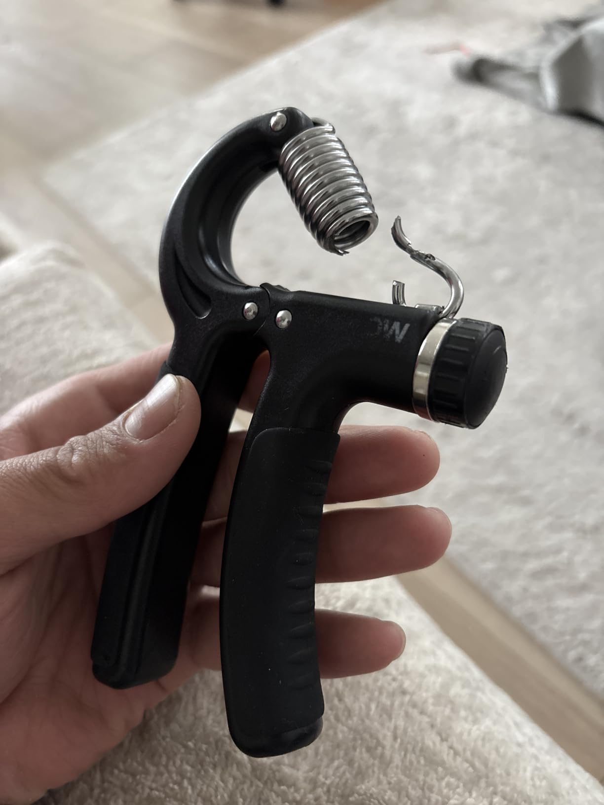 NIYIKOW Grip Strength Trainer, Hand Grip Strengthener, Adjustable Resistance, Forearm Strengthener, Perfect for Musicians Athletes customer photo 1