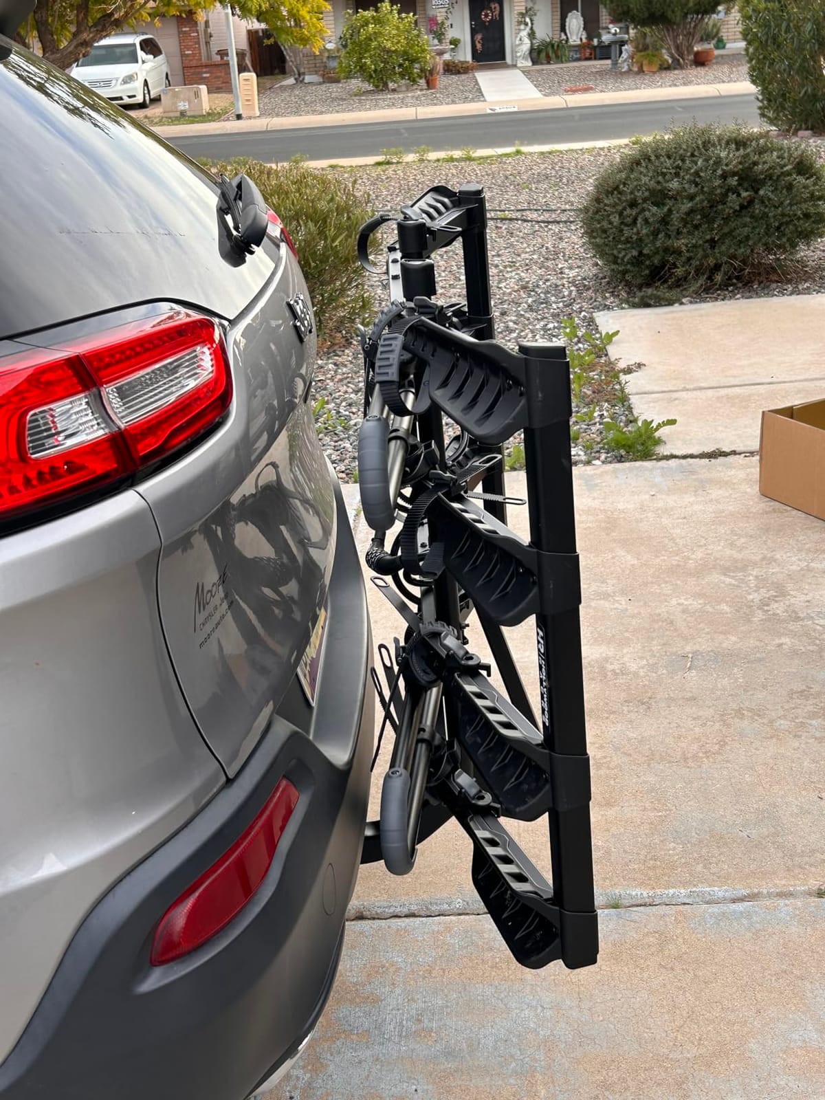 Hollywood Racks Destination 2 Hitch Bike Rack, Transports Up to 35 lbs Each | Lightweight Platform Style Bike Carrier for Car, SUV, or Truck - Secure, Foldable Bicycle Car Racks customer photo 1