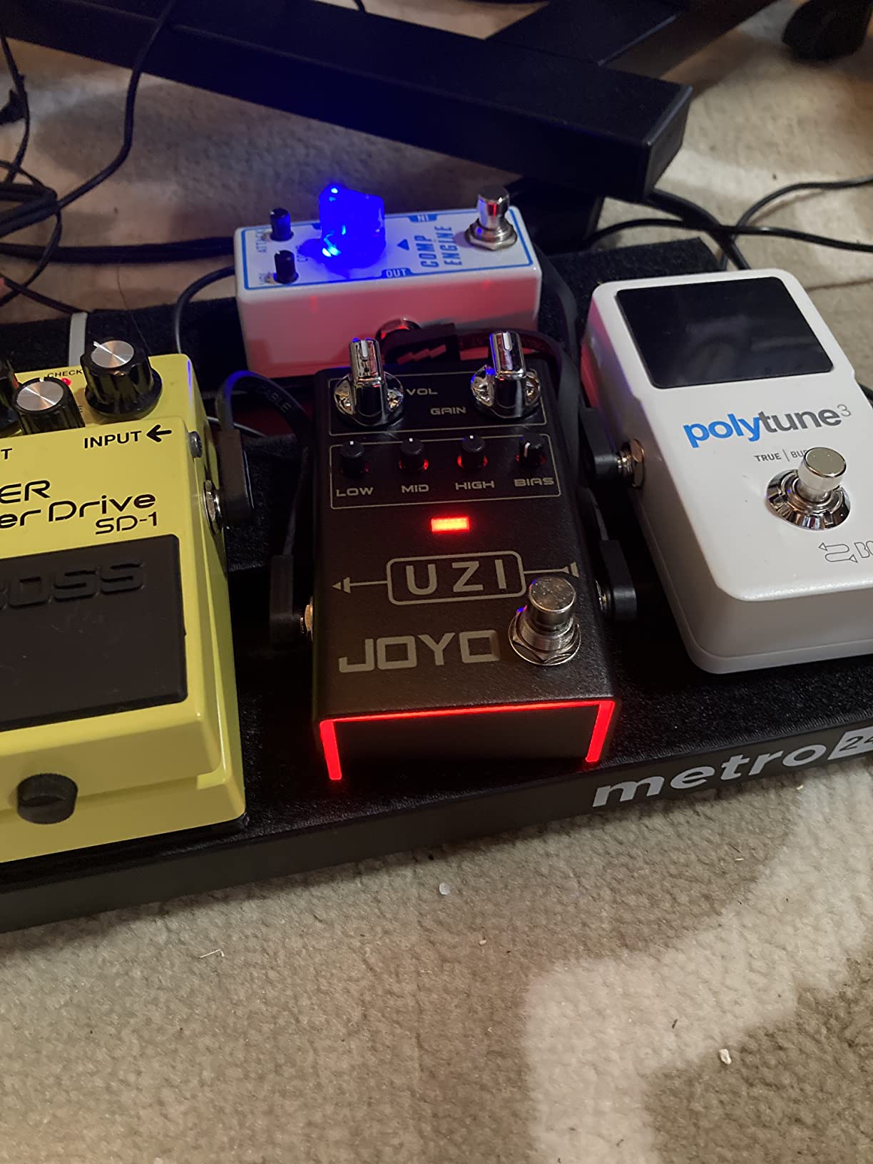 JOYO High-Gain Distortion Guitar Pedal, American & British Voicing via Bias Knob with 3-Band EQ & Dynamic Balance, True Bypass (UZI R-03) customer photo 2