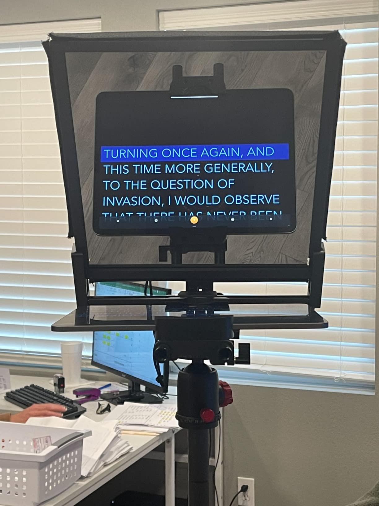 Glide Gear TMP 750 Teleprompter - All Camera & Smartphones, Tablets - 17