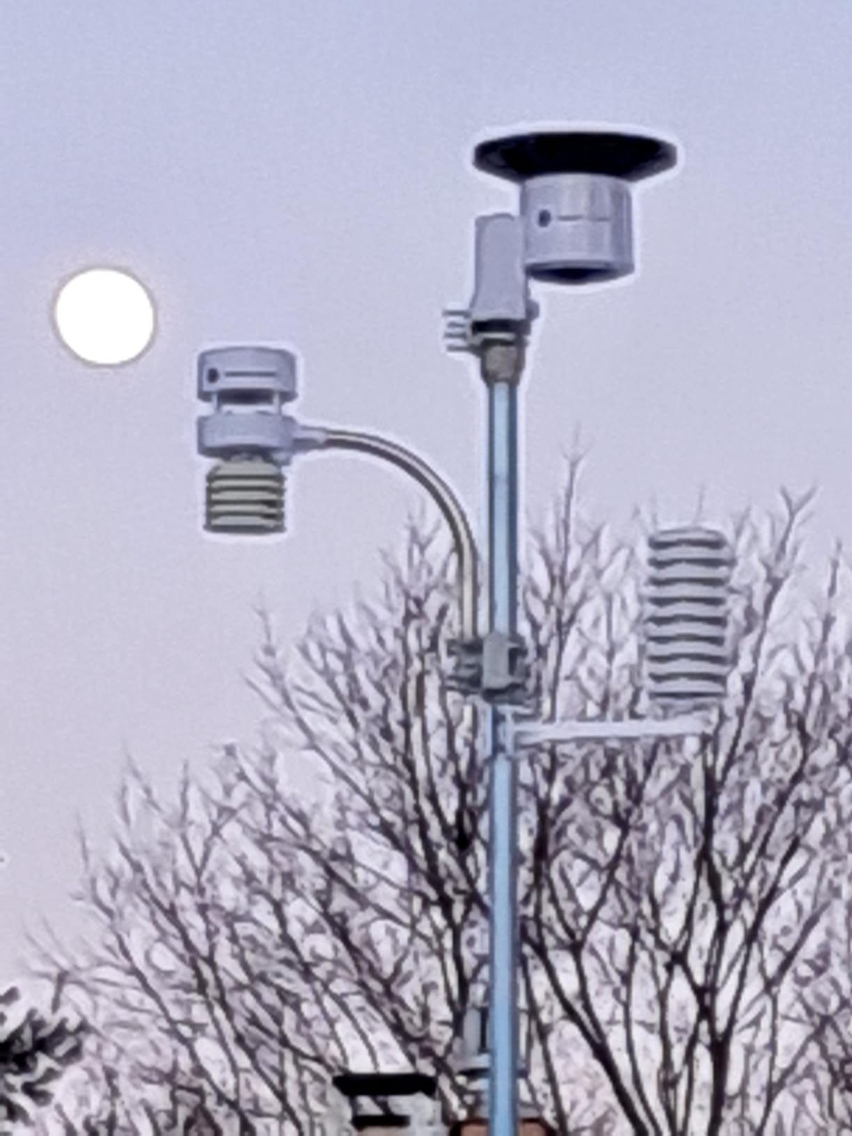Ambient Weather WS-5000 Ultrasonic Smart Weather Station | With TFT Full Color LCD Display customer photo 1