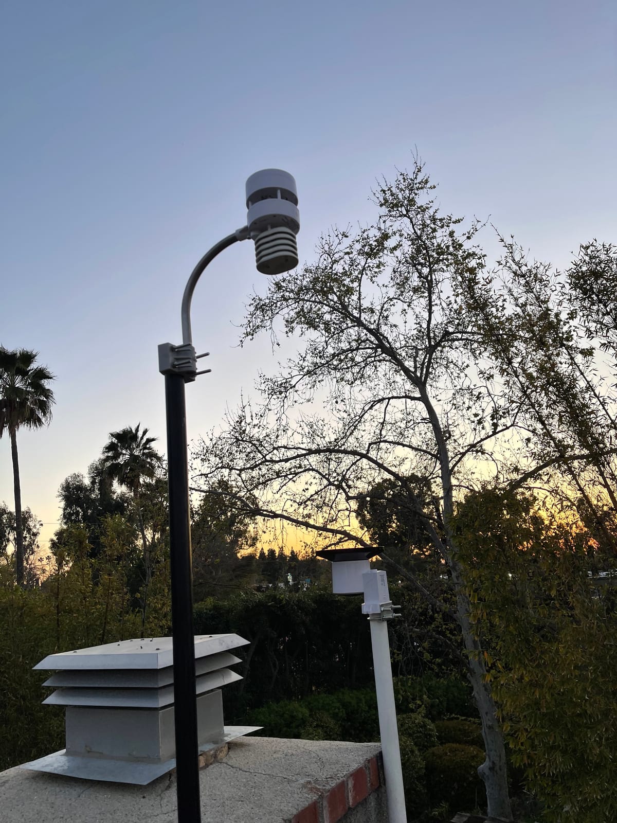 Ambient Weather WS-5000 Ultrasonic Smart Weather Station | With TFT Full Color LCD Display customer photo 2
