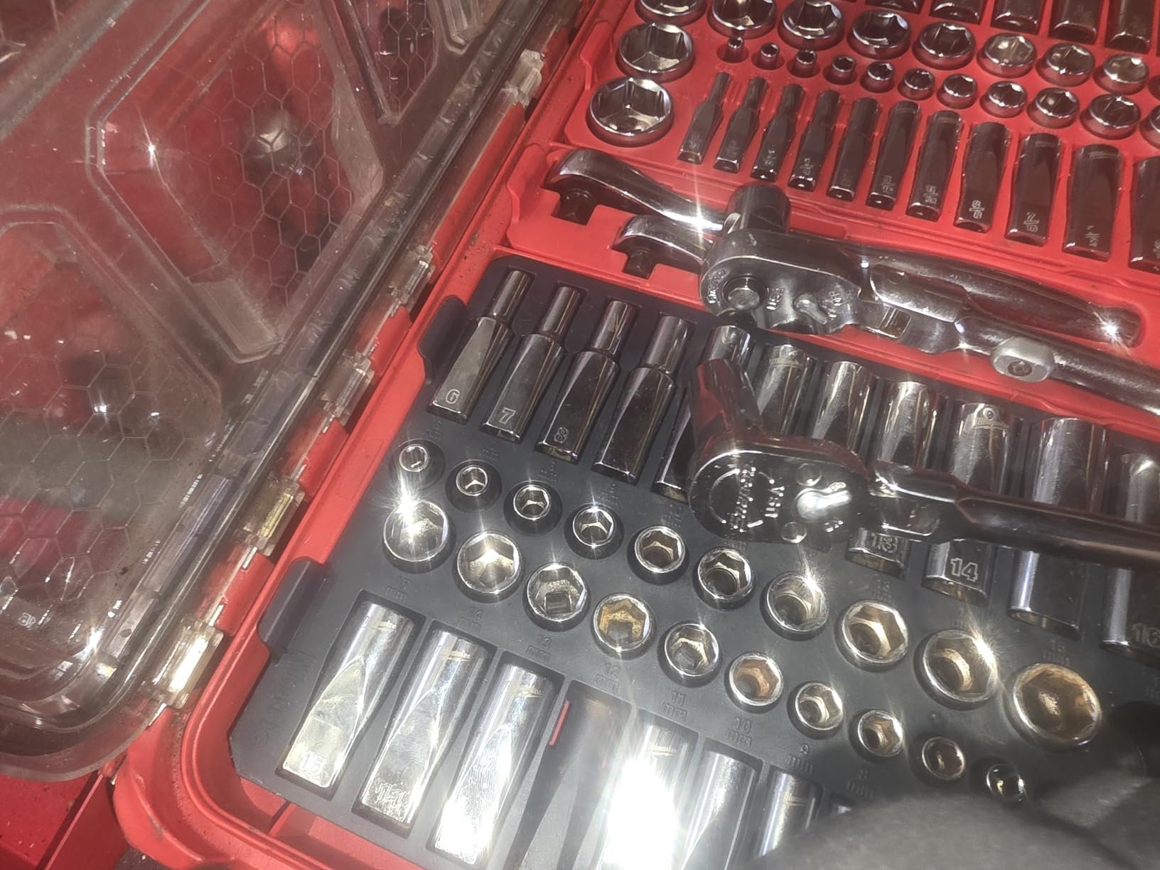 Milwaukee Electric - 1/4-3/8 106PC Ratchet and Socket Set in PACKOUT SAE-MM customer photo 1