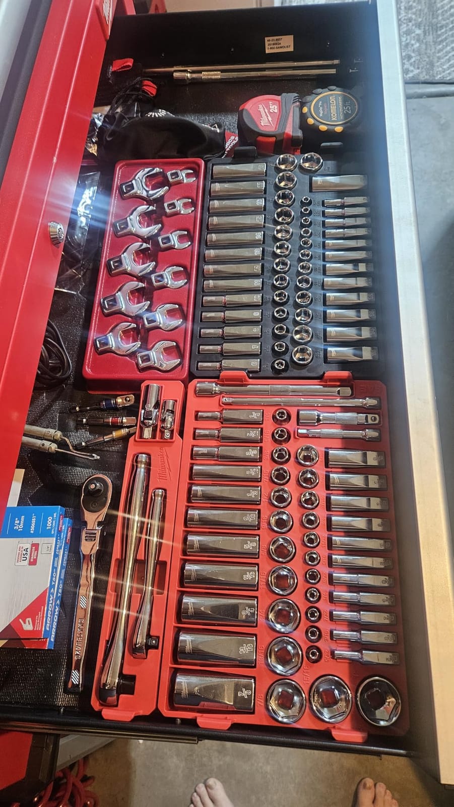 Milwaukee Electric - 1/4-3/8 106PC Ratchet and Socket Set in PACKOUT SAE-MM customer photo 2