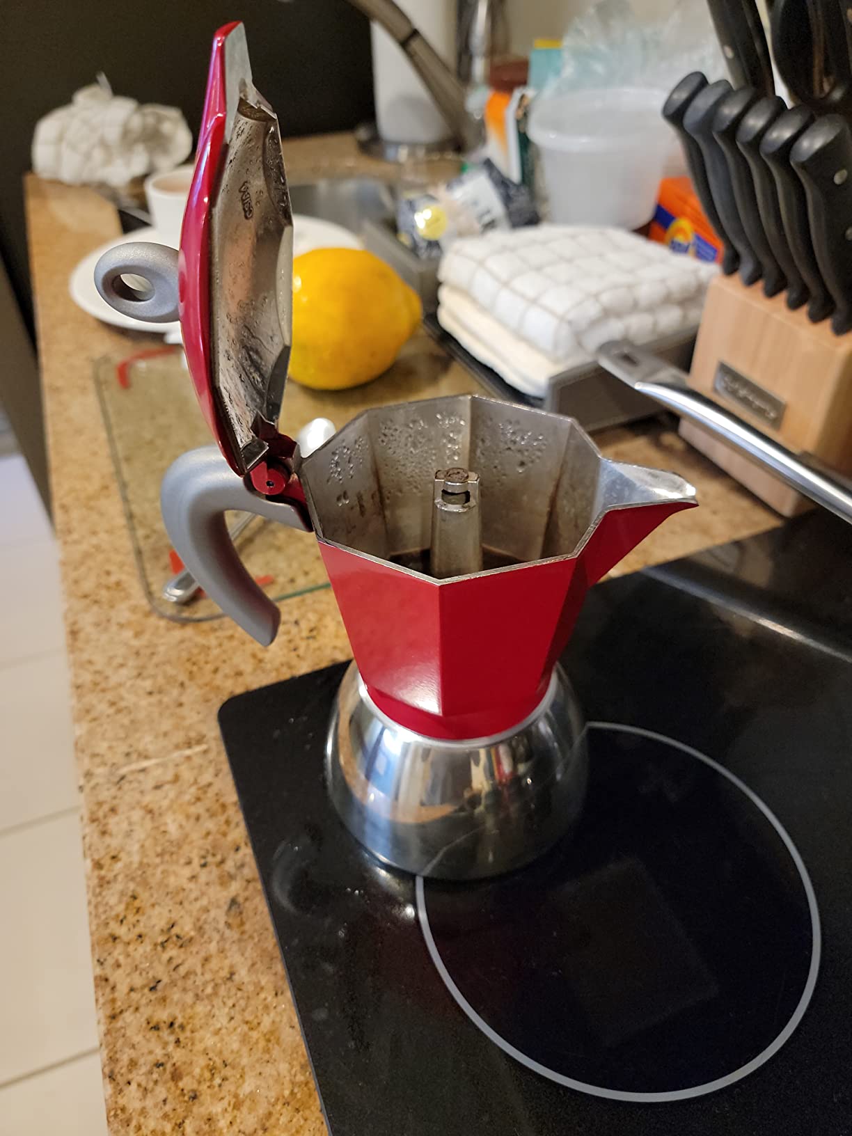Bialetti - Moka Induction, Moka Pot, Suitable for all Types of Hobs, 6 Cups Espresso (9.4 Oz), Red customer photo 1
