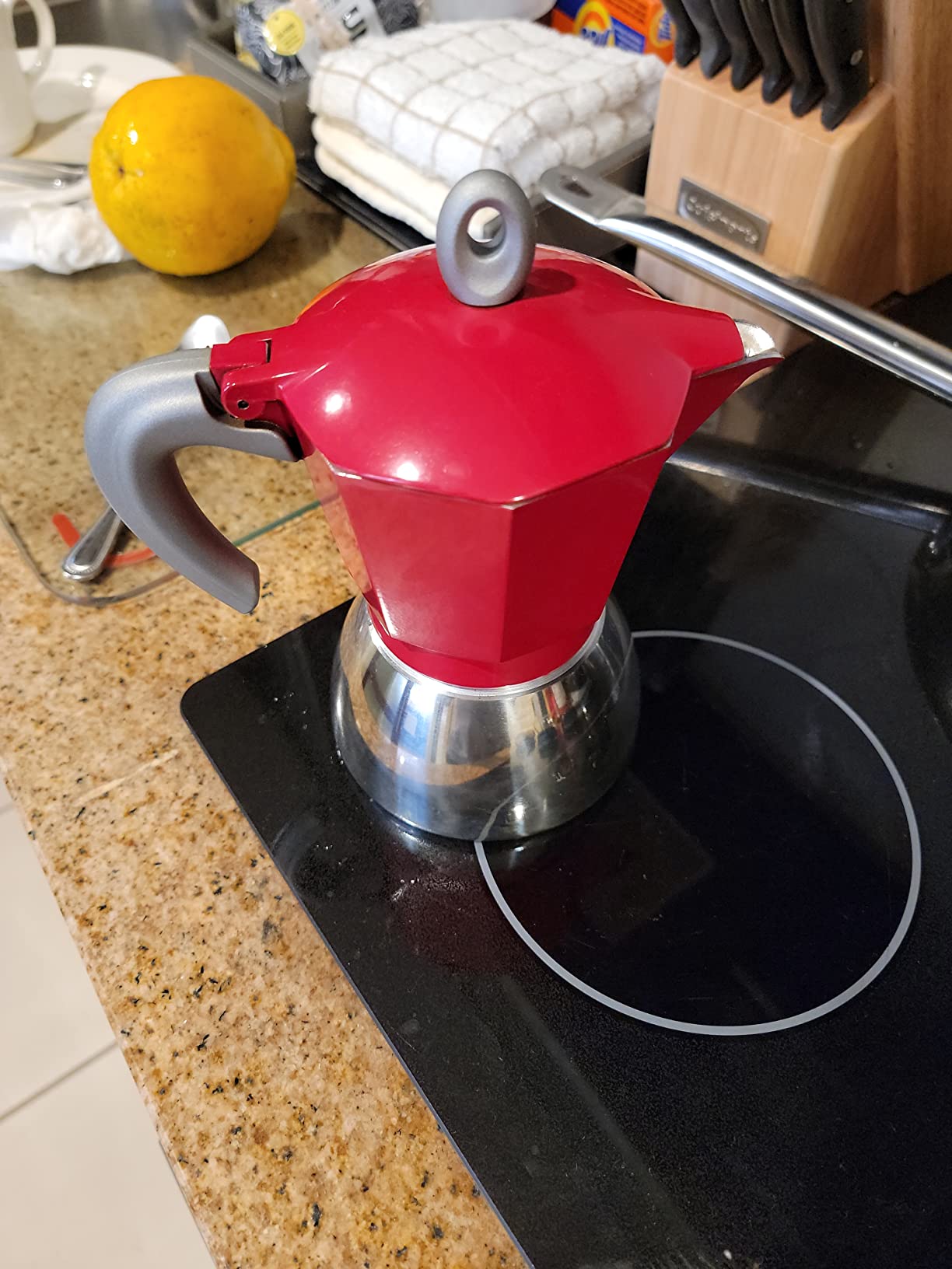 Bialetti - Moka Induction, Moka Pot, Suitable for all Types of Hobs, 6 Cups Espresso (9.4 Oz), Red customer photo 2