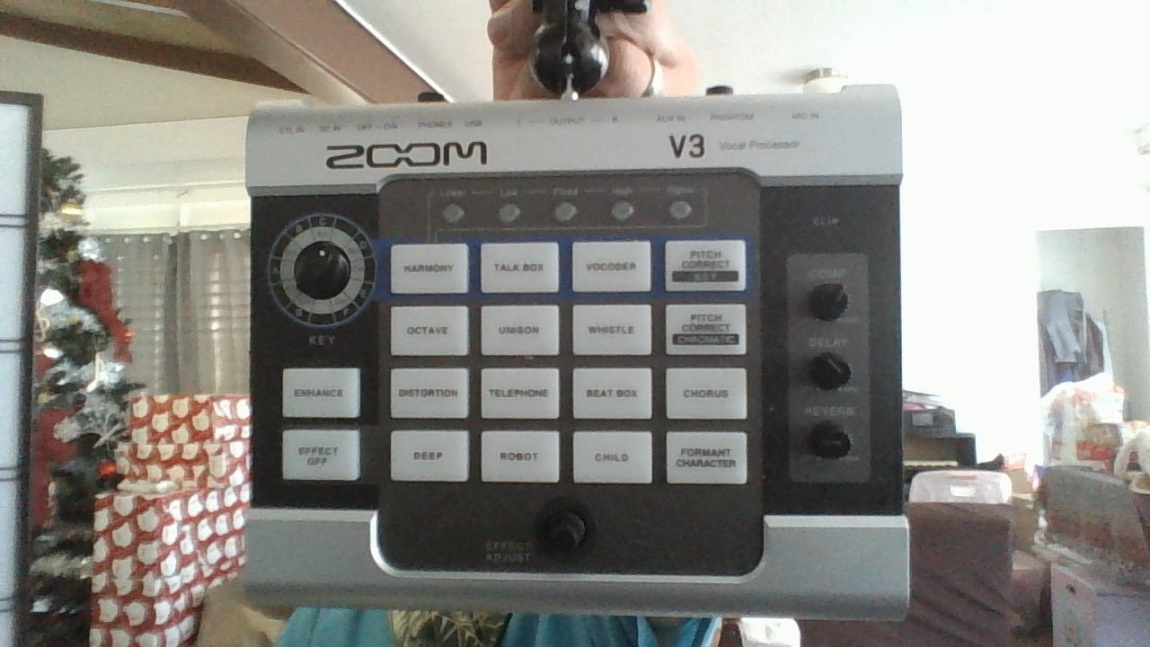 Zoom V3 Vocal Processor for Streaming & Live Performance | Harmony & Pitch Correction, 16 Studio Effects, Reverb, Delay, Pitch Correction, Battery Powered customer photo 1
