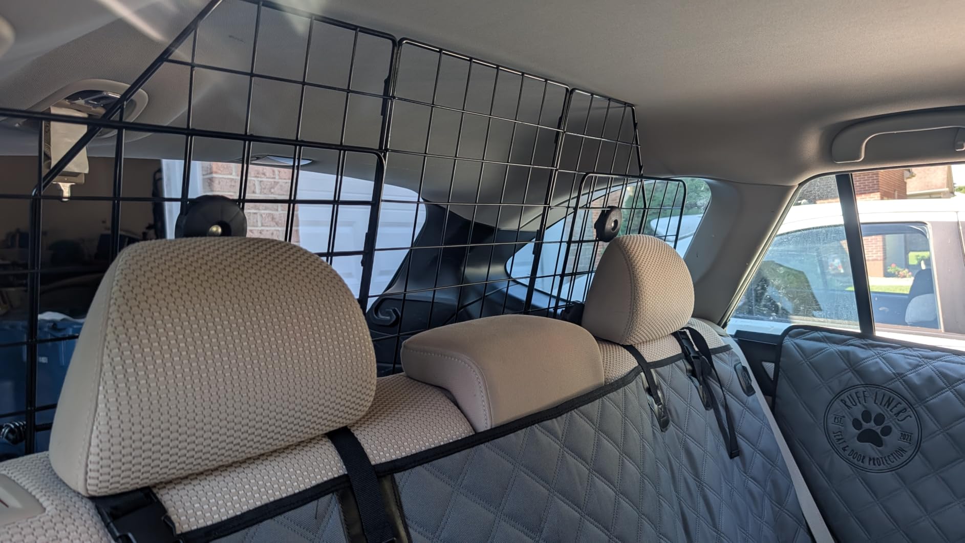 Gtongoko Dog Car Barrier for SUV, Heavy Duty Steel Wire Mesh Pet Divider for Vehicles Adjustable Universal Fit Dog Travel Barrier for Cars Trucks & SUVs, Cargo Area Safety Gate with Elastic Ropes customer photo 1