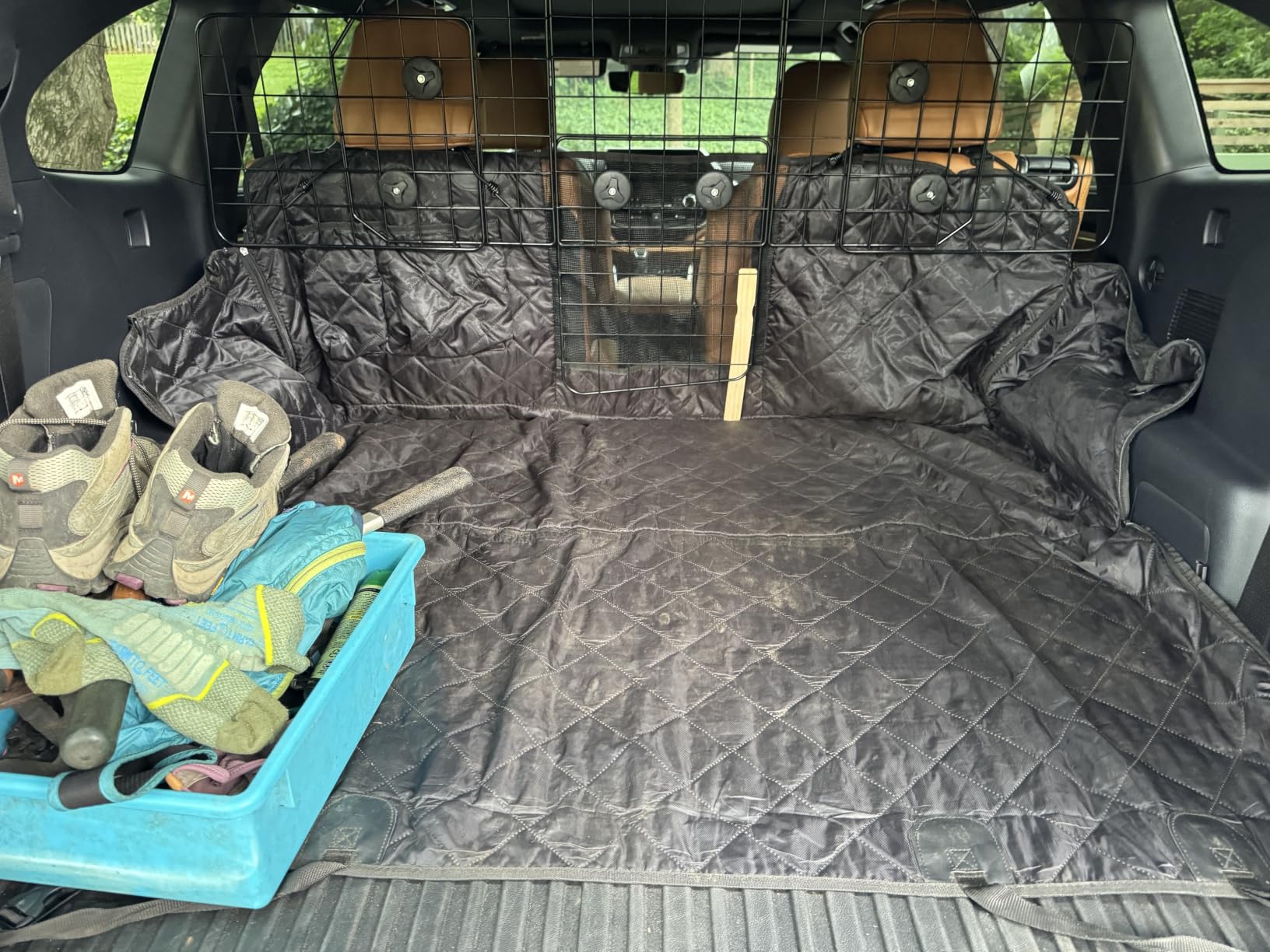 Gtongoko Dog Car Barrier for SUV, Heavy Duty Steel Wire Mesh Pet Divider for Vehicles Adjustable Universal Fit Dog Travel Barrier for Cars Trucks & SUVs, Cargo Area Safety Gate with Elastic Ropes customer photo 2