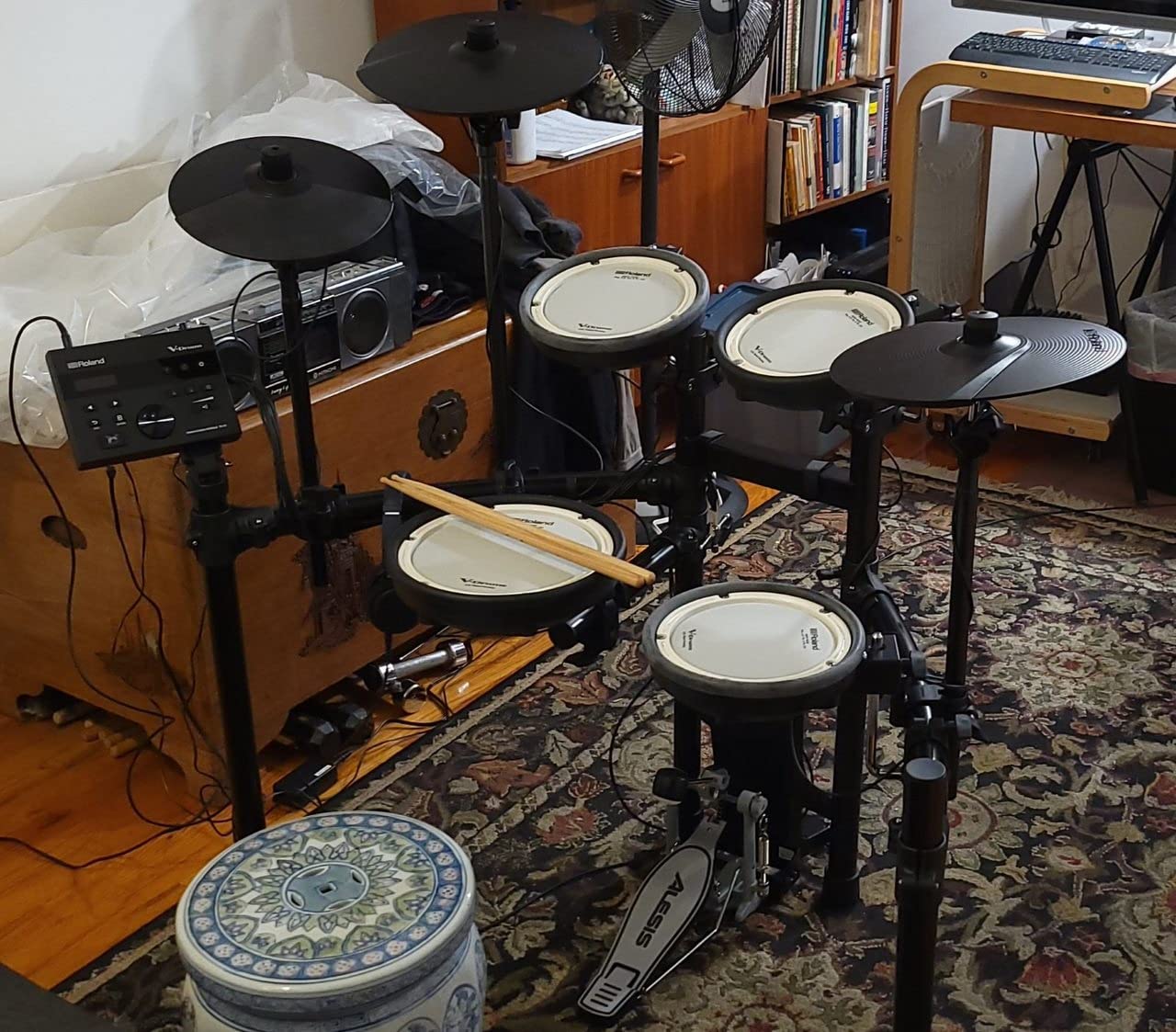 Roland TD-07KV Electronic V-Drums Kit - Legendary Dual-Ply All Mesh Head kit with superior expression and playability - Bluetooth Audio & MIDI - USB for recording audio and MIDI data customer photo 2