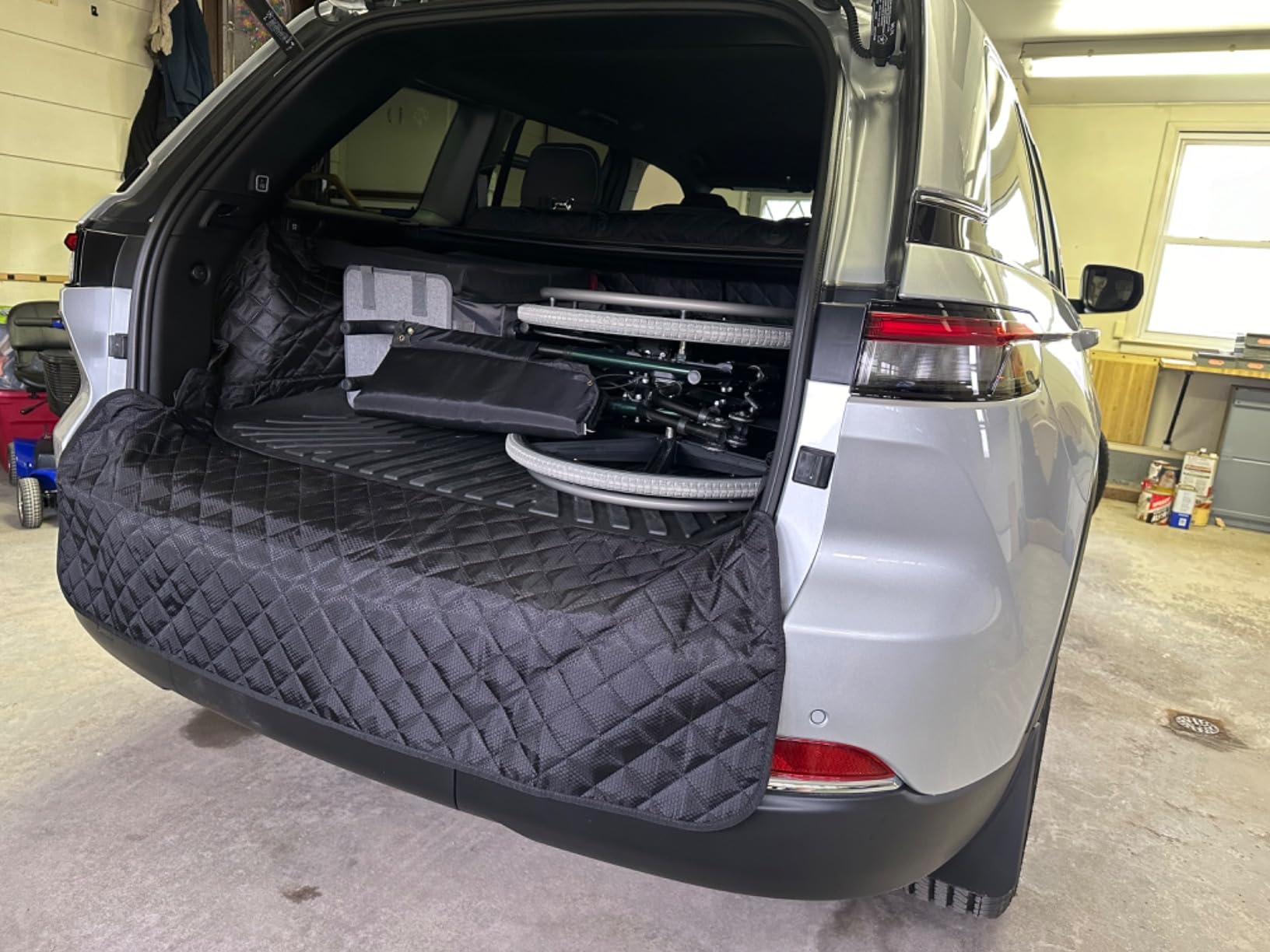 PETICON SUV Cargo Liner for Dogs, Trunk Cover with Bumper Flap Protector customer photo 2