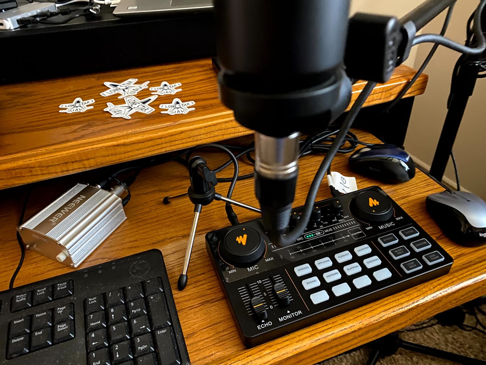 MAONO Podcast Equipment Bundle with Audio Mixer & 3.5mm Mic for Streaming | All-in-one audio production, PC and smartphone-compatible, 4 custom soundpads, for creators, home podcast setup AU-AM200-S1 customer photo 1