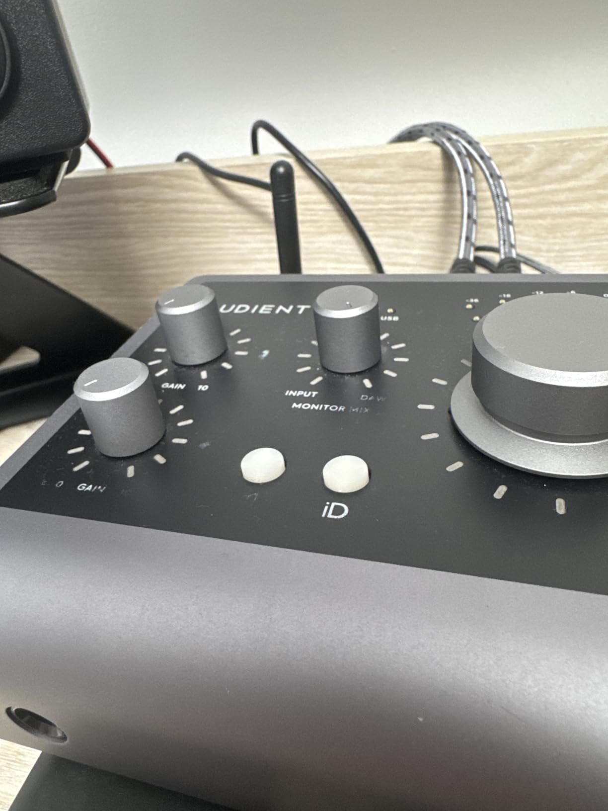 Audient Audio Interface iD4 MKII, Class A Console Microphone Preamp (High Speed USB-C, Monitor Mix and Monitor Panning Function, 2 Headphone Outputs, Mac/PC/iOS Compatible) customer photo 1