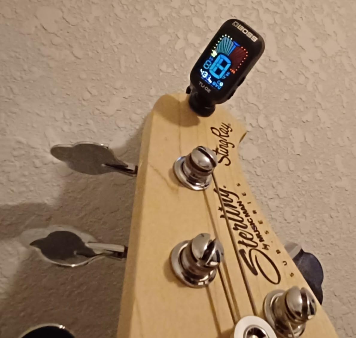 BOSS TU-02 Chromatic Clip-On Tuner for Guitar, Bass and Ukulele | Reliable and Precise Battery Powered Tuner with High-Contrast Color Display and BOSS Warranty customer photo 2