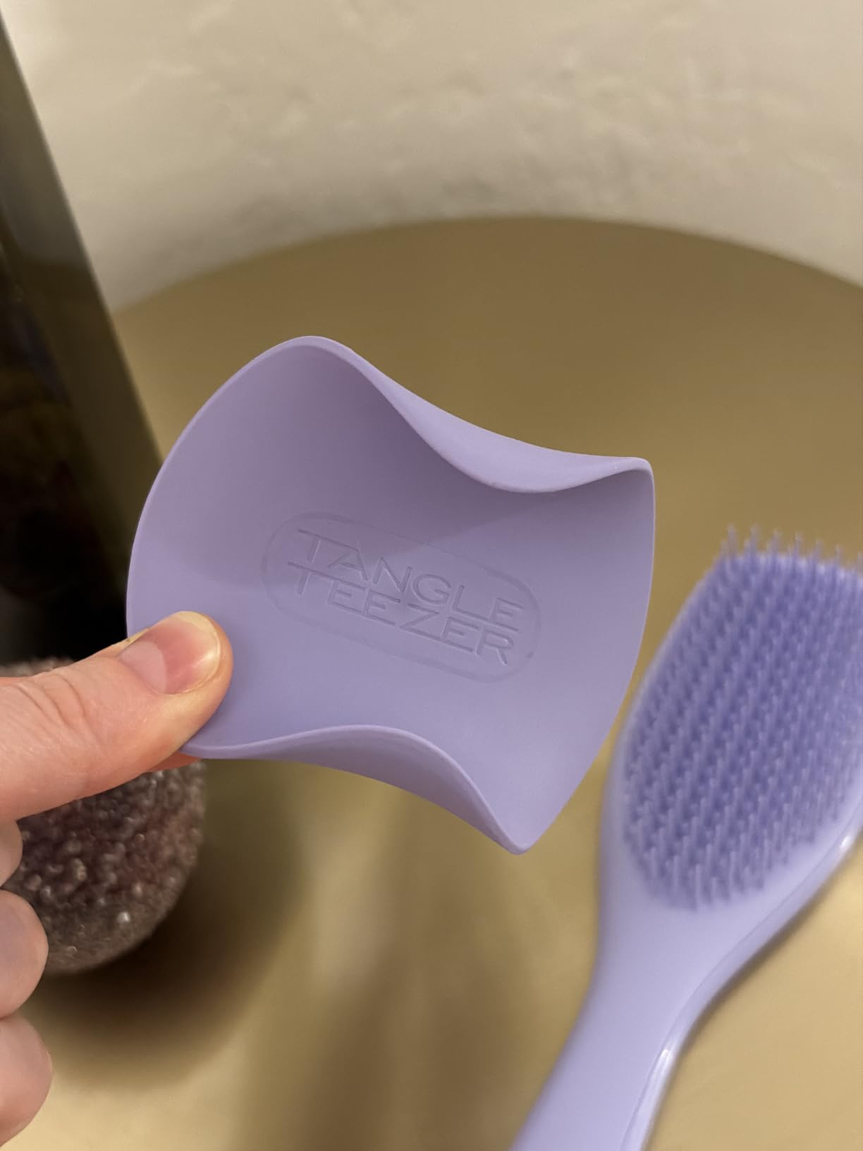 Tangle Teezer Scalp & Shampoo Brush to Exfoliate & Massage, Onyx Black | Cleanses, exfoliates, and massages the scalp in the shower. Distributes shampoo evenly, for all hair types customer photo 2