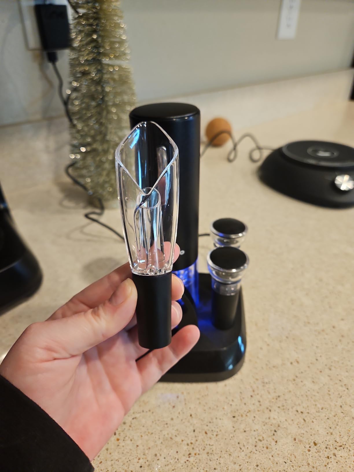Moocoo Electric Wine Opener with Charging Base, Cordless Electric Wine Bottle Opener with 2-in-1 Aerator & Pourer, Foil Cutter, 2 Vacuum Preservation Stoppers customer photo 1