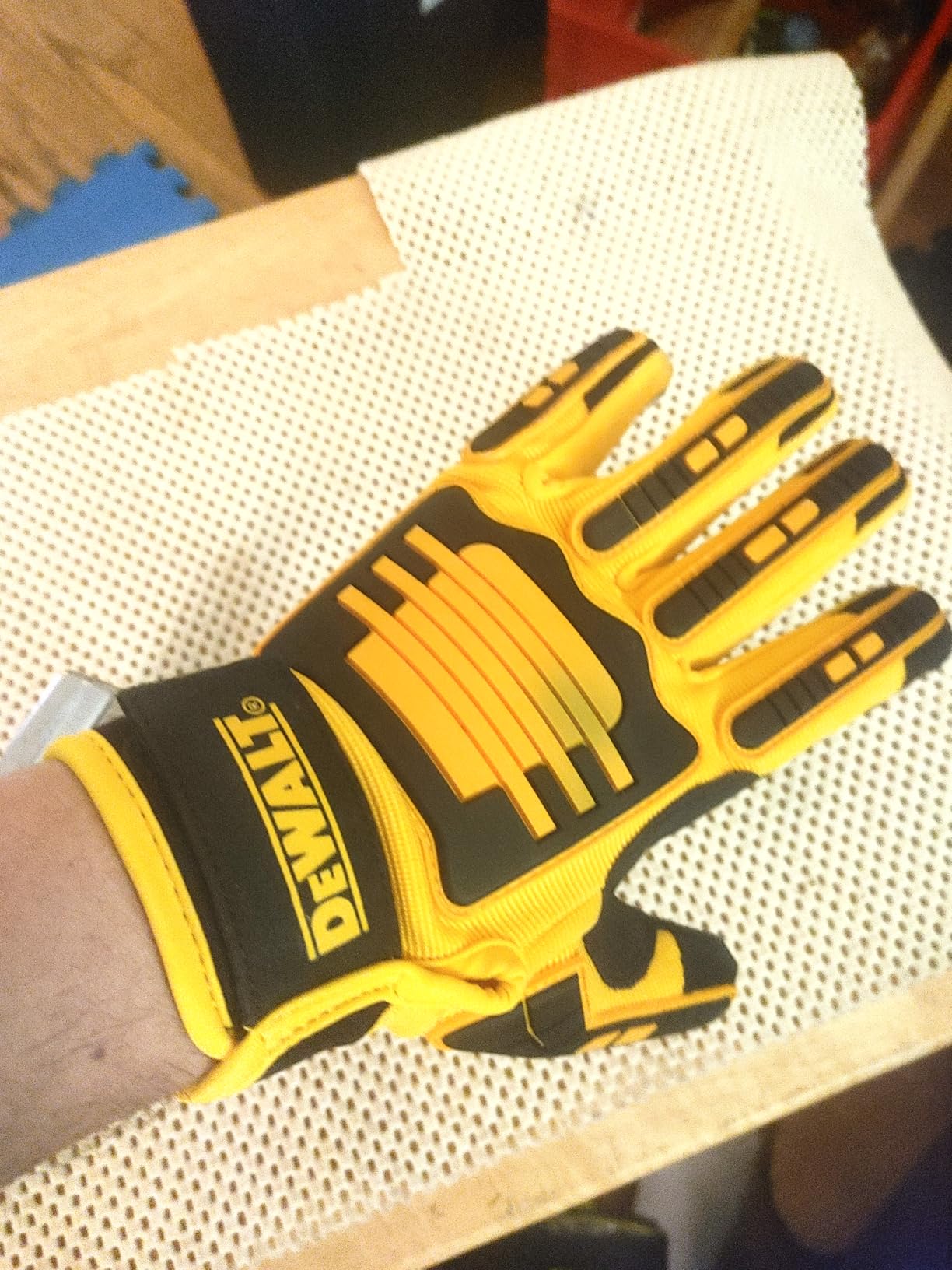 DEWALT DPG781 Performance Mechanic Work Glove with TPR Impact Protection and Anti-Slip Grip customer photo 2
