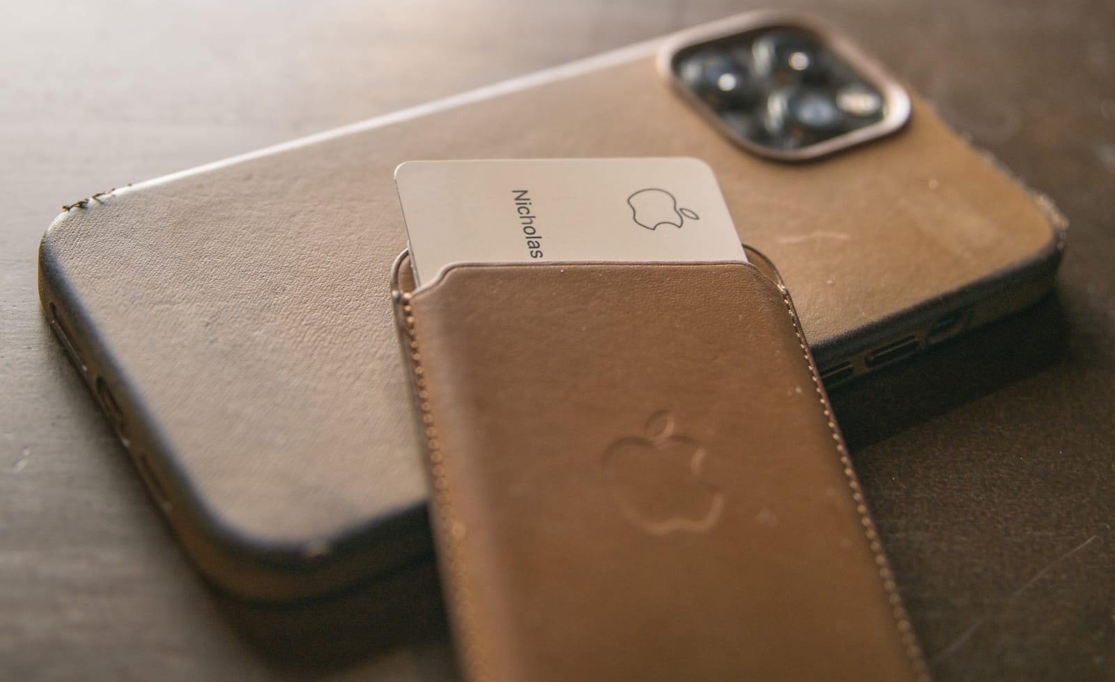 Apple Leather Wallet with MagSafe (for iPhone) - Arizona (Previous Version, Without Find My) customer photo 2