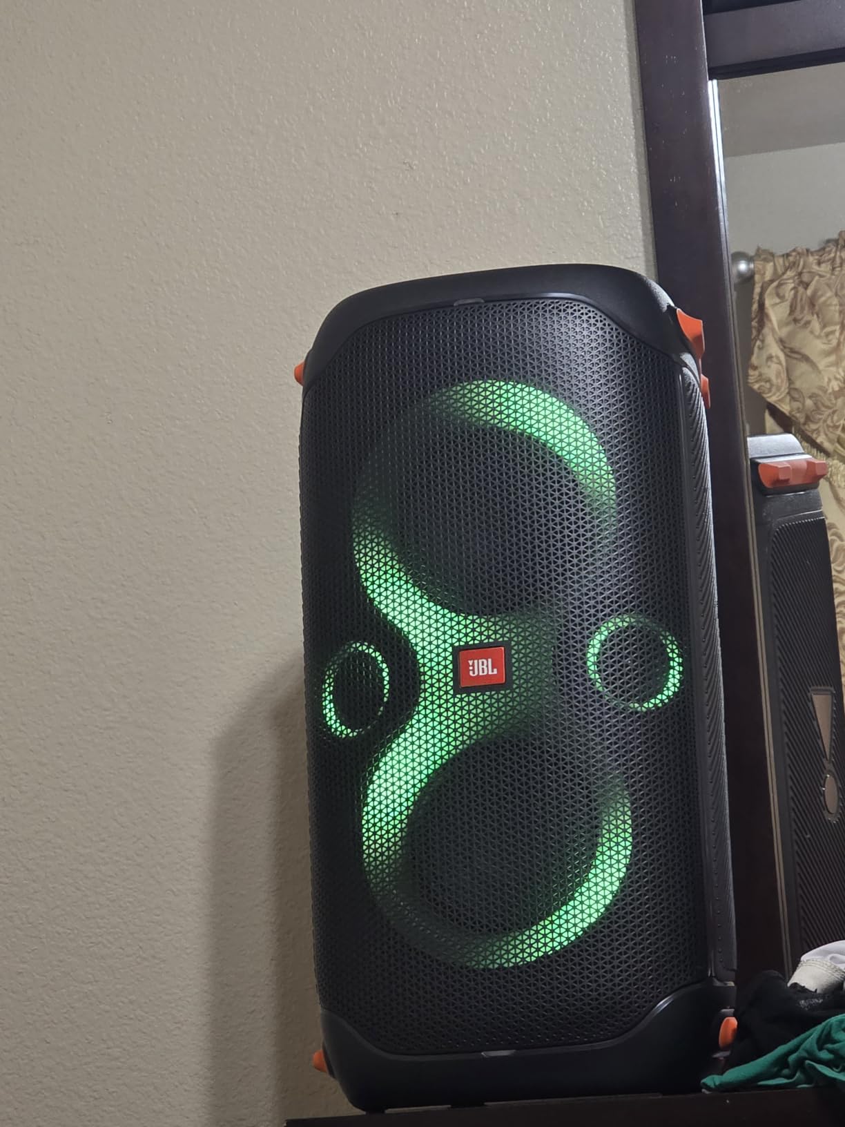 JBL PartyBox 110 - Portable Party Speaker with Built-in Lights, Powerful Sound and deep bass, Black customer photo 1