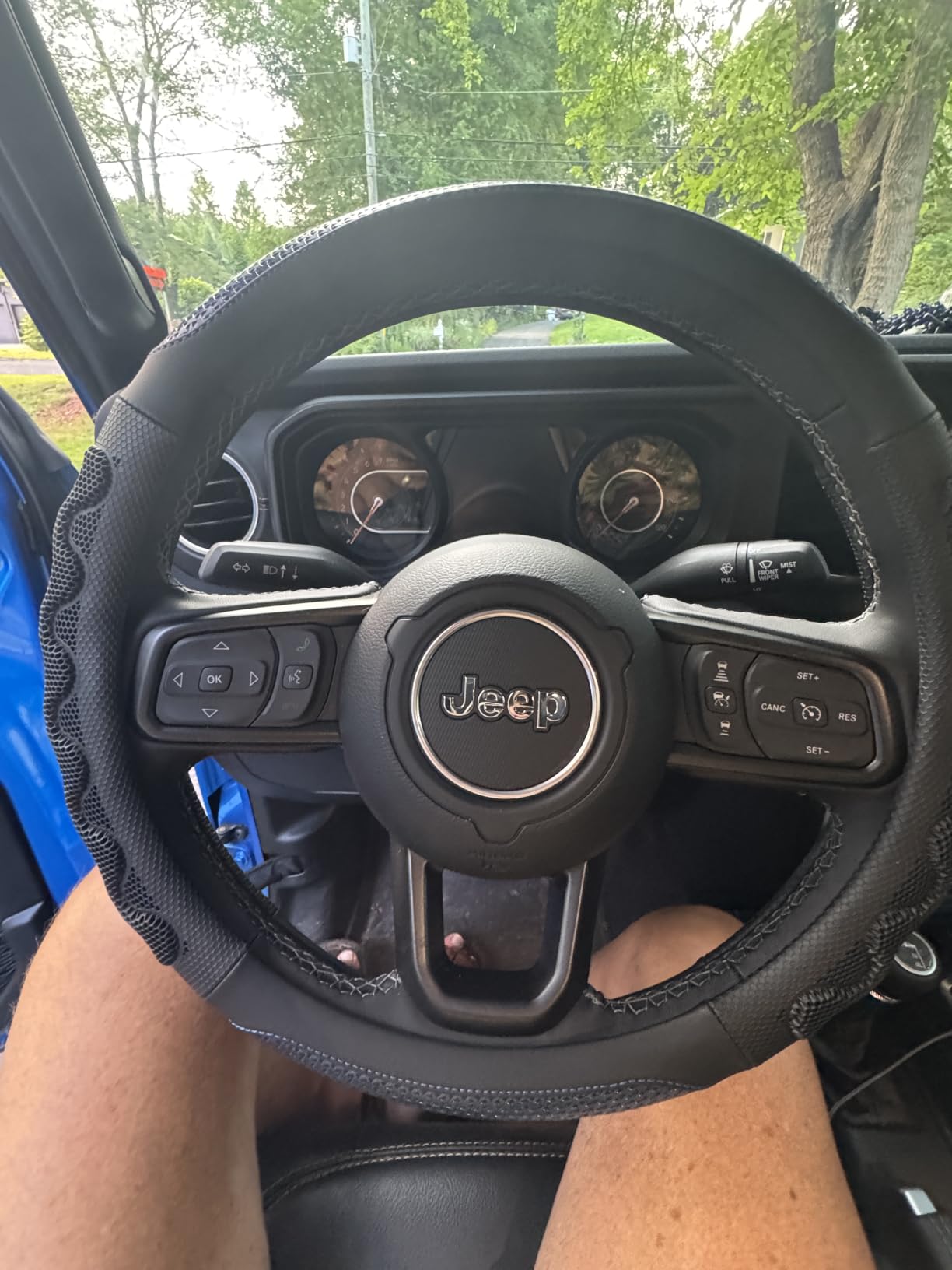 PINCTROT Steering Wheel Cover Great Grip Honeycomb Design 15 Inch All Black | 3D Silicone Anti-Slip Universal 14.5-15in customer photo 1