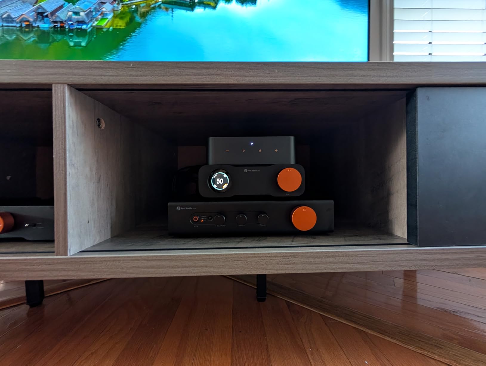 Polk Audio Signature Elite ES20 Bookshelf Speaker Pair, Contemporary Walnut customer photo 1