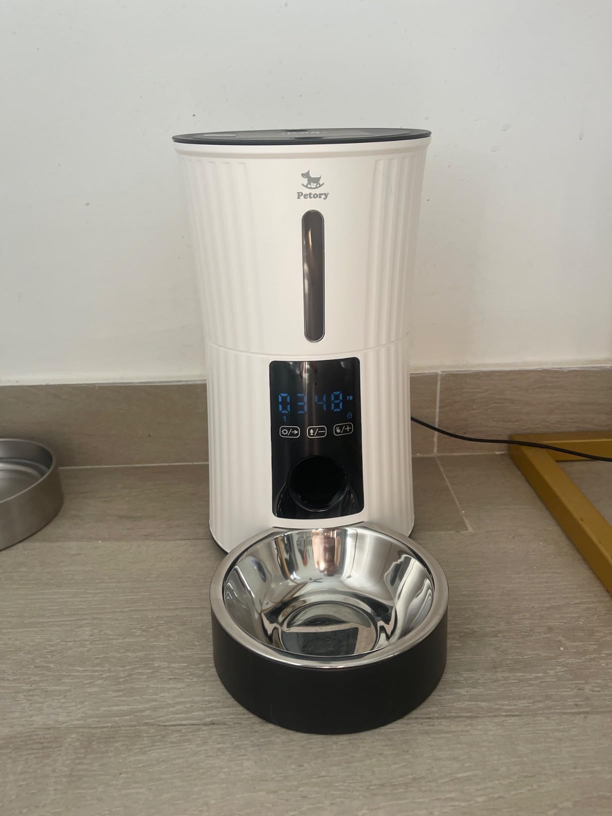 Petory Automatic Cat Feeder - 4L Dry Food Dispenser for Cats and Small Dogs | Timed Cat Feeder, Programmable Portion Control, Up to 6 Meals Daily, Dual Power Supply, 10-Second Voice Recorder customer photo 1