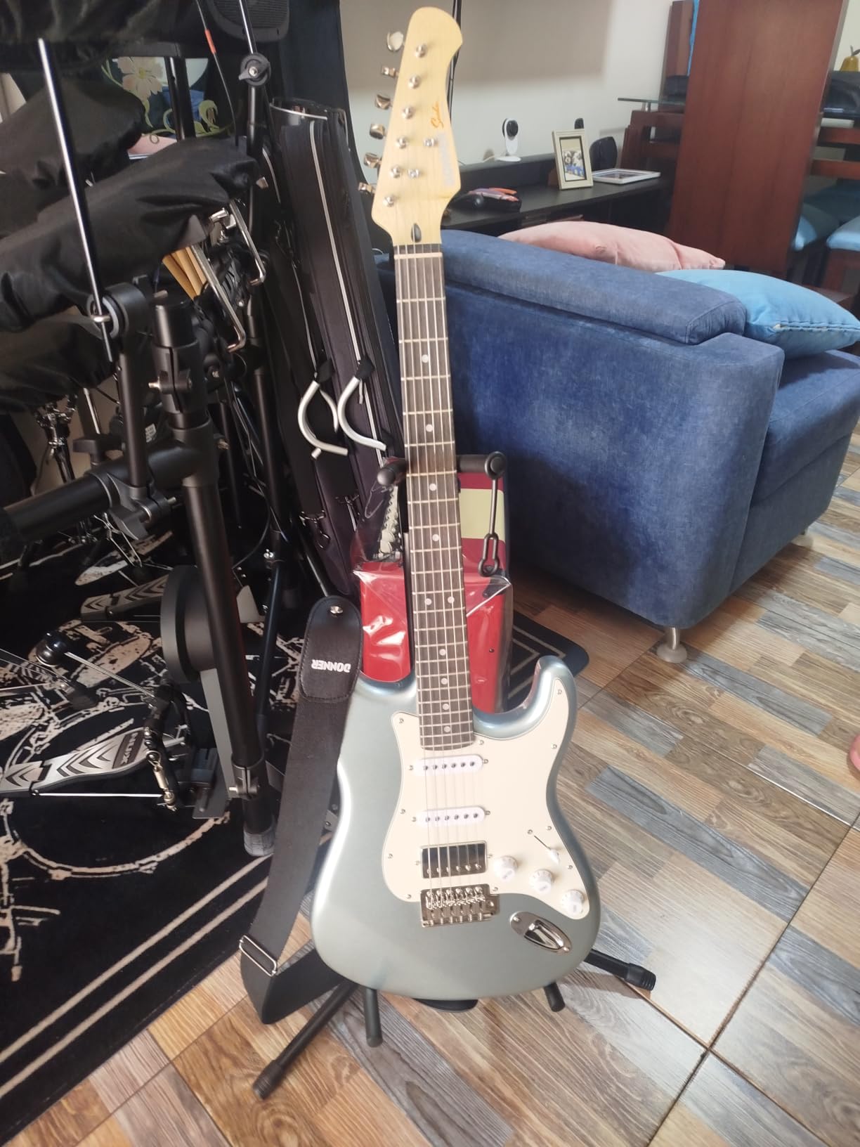 Donner DST-152R Electric Guitar, 39