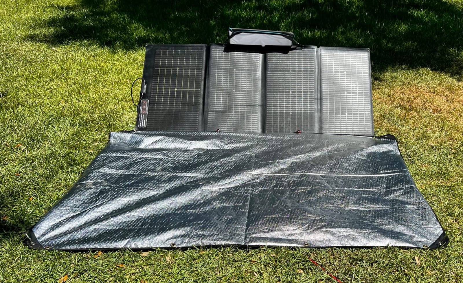 EF ECOFLOW 220W Portable Solar Panel, Bifacial Design, IP68 Waterproof | Up to 25% Conversion Efficiency N-Type Solar Cell, with Adjustable Kickstand, Foldable Bifacial Solar Panel for Camping RV customer photo 2