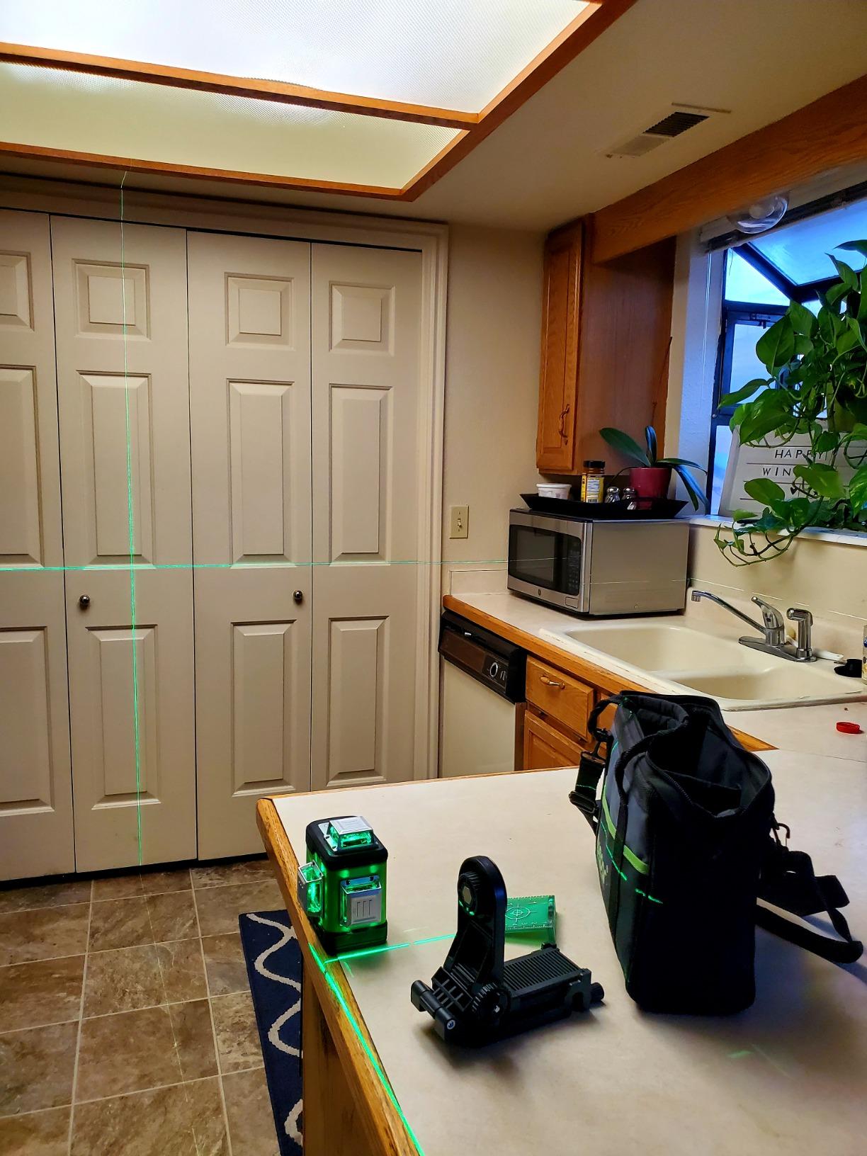 Huepar Laser Level 360 Self Leveling, Rechargeable Green Laser 3x360° Cross Line Lazer Leveler 3D Level Laser Tool for Construction and Picture Hanging, Strong Magnetic Bracket&Hard Carry Case -HM03CG customer photo 1