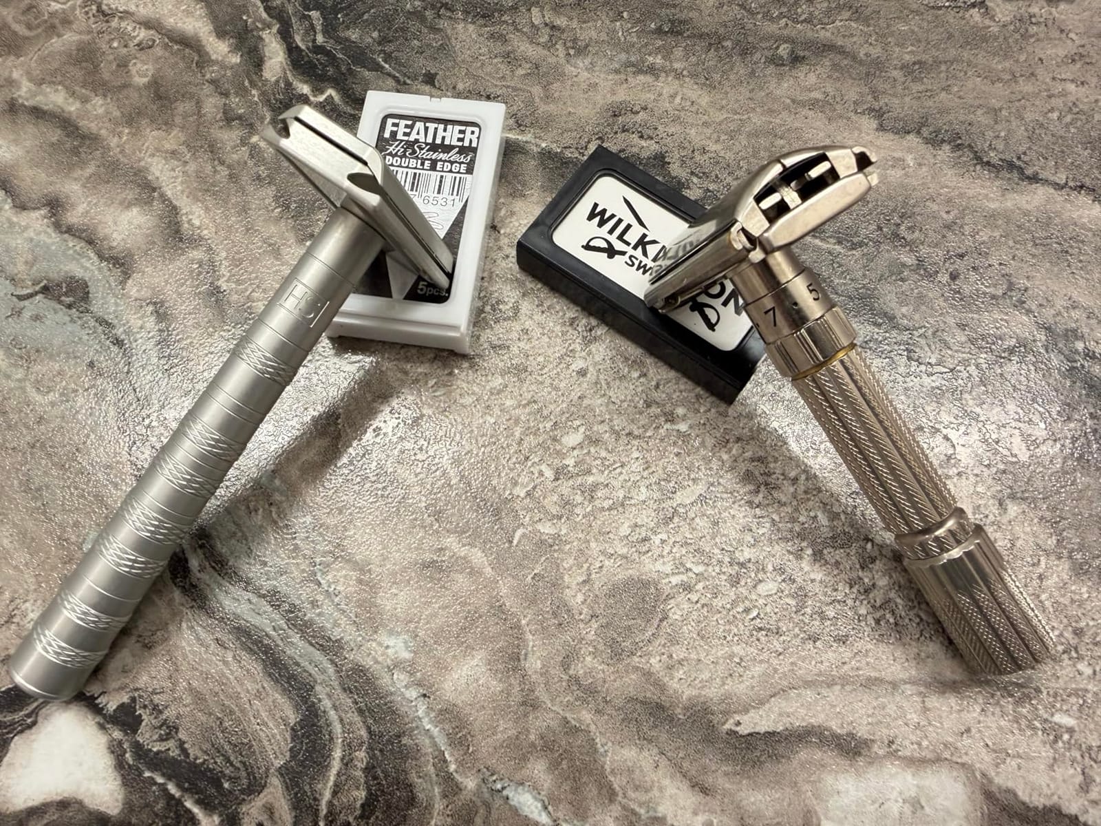Henson Shaving Razor - Aluminum Double Edge Safety Razor with 5 Spare Blades - Mild Aggression customer photo 1