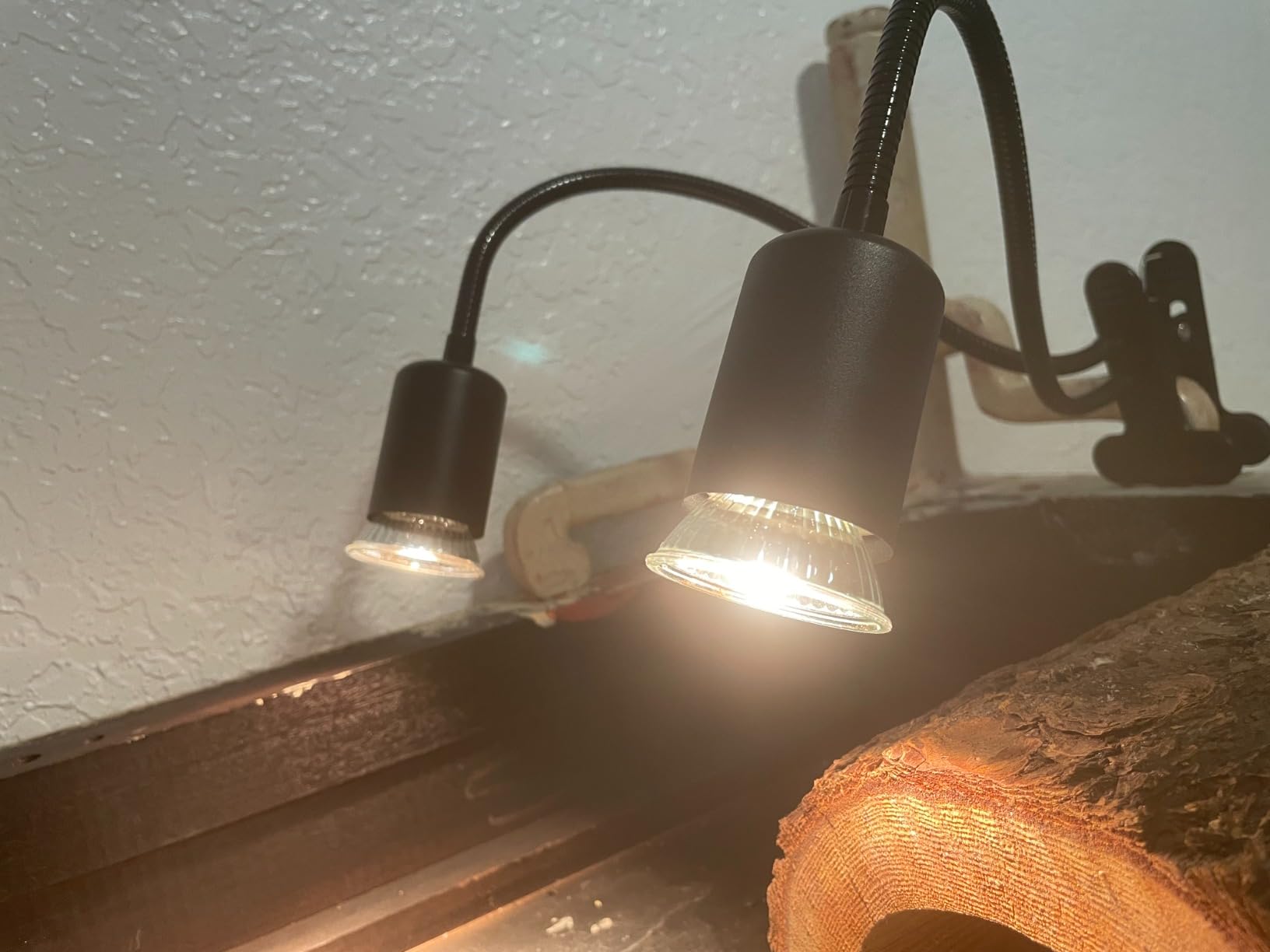 TFNN Reptile Heat Lamp, Double-Head Heat Lamp with Clamp, UVA UVB Reptile Light with Intelligent Cycle Timer for Turtle, Bearded Dragon, Lizard and More, 2 Bulbs 25W+50W customer photo 2
