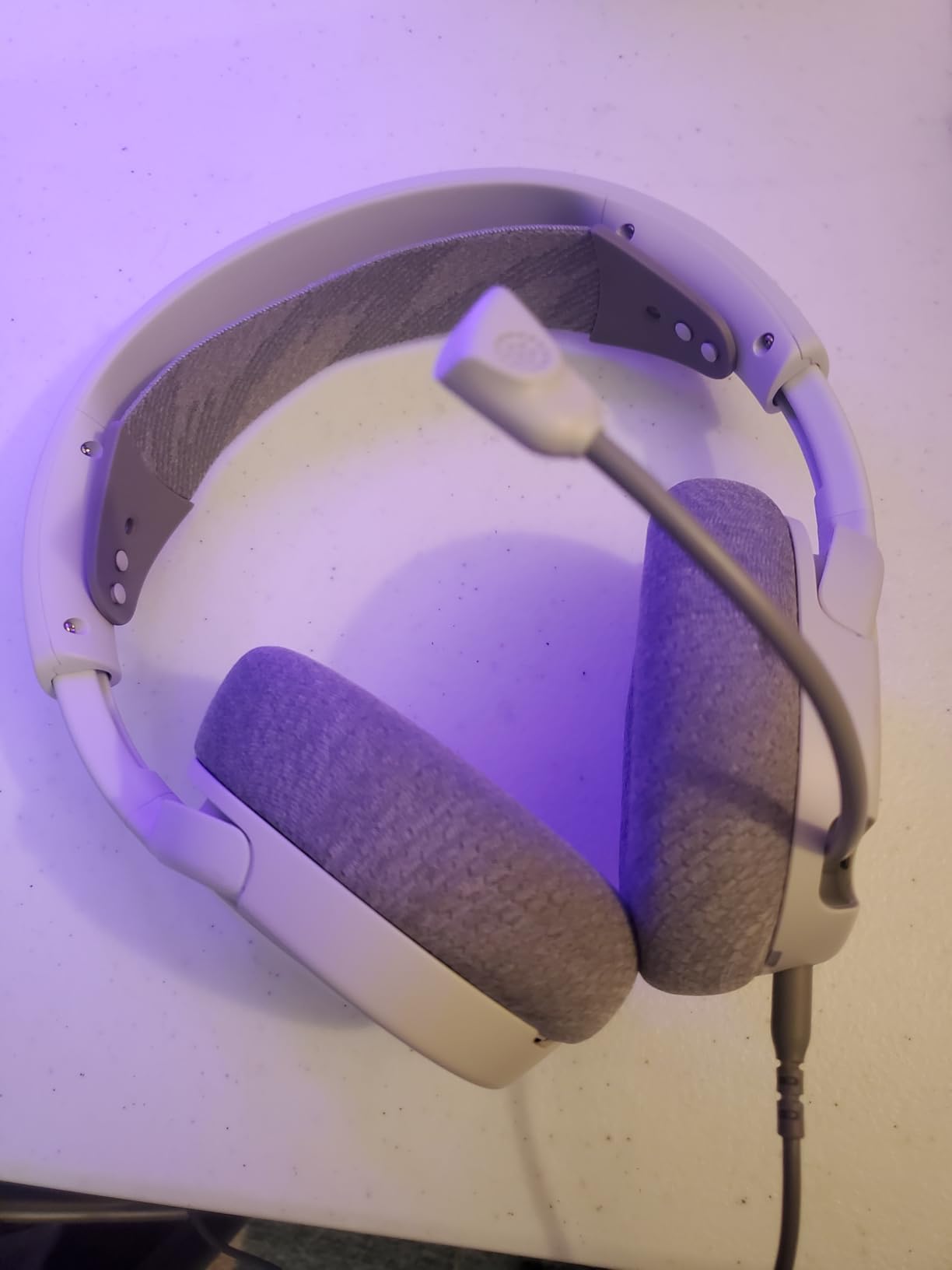 SteelSeries Arctis Nova 1P Multi-System Gaming Headset - Hi-Fi Drivers - 360° Spatial Audio - Comfort Design - Durable - Lightweight - Noise-Cancelling Mic - PS5/PS4, PC, Xbox, Switch - White customer photo 1