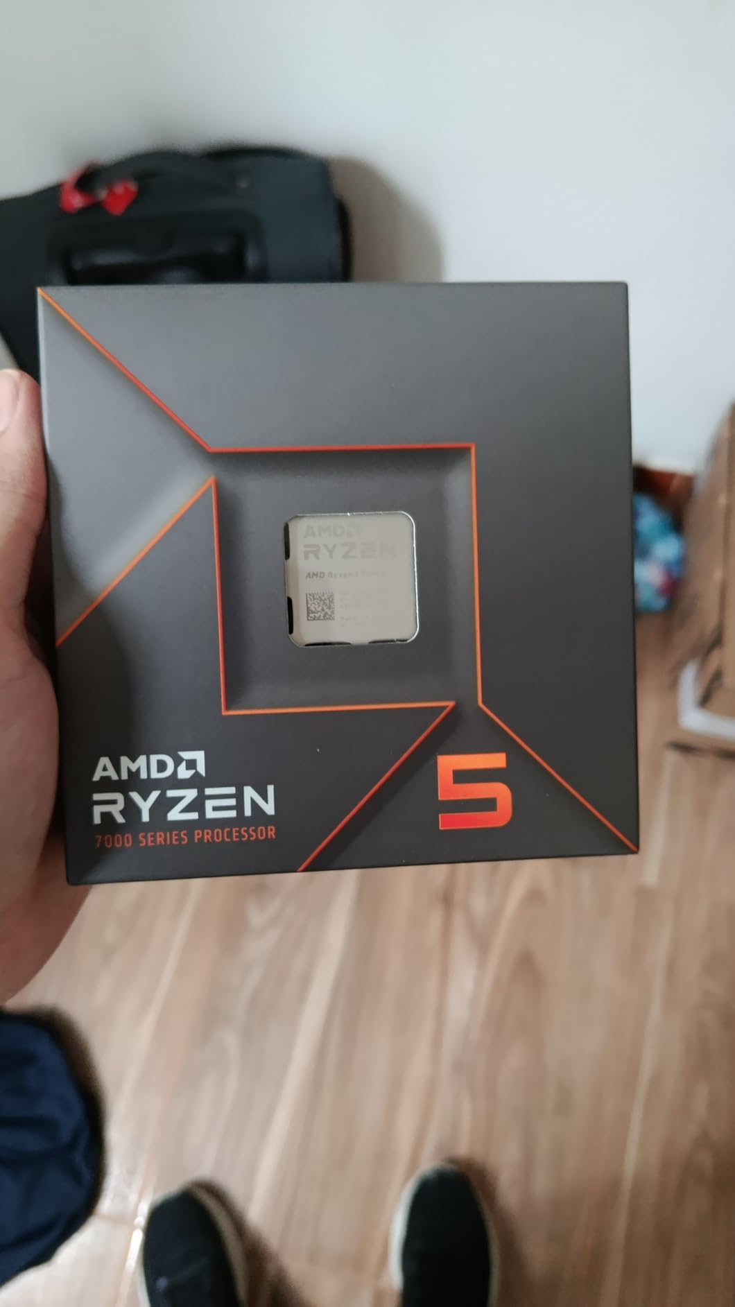 AMD Ryzen 5 7600X 6-Core, 12-Thread Unlocked Desktop Processor customer photo 1