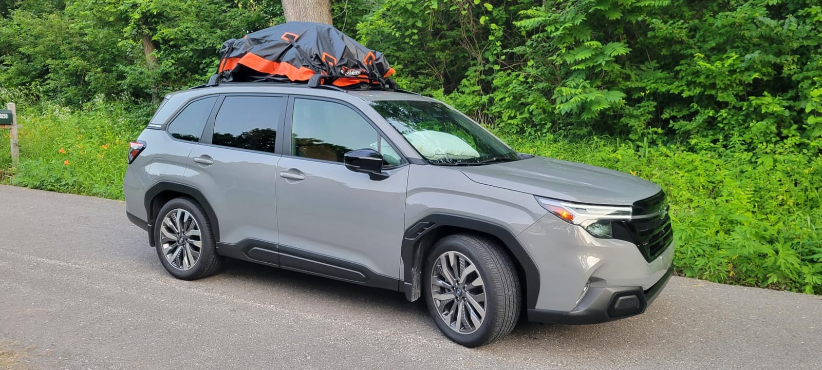 FIVKLEMNZ 21 Cubic Rooftop Cargo Carrier Waterproof Soft Car Roof Bag | for All Top of Vehicle with/Without Rack Includes Topper Anti-Slip Mat + Reinforced Straps + 6 Door Hooks + Luggage Lock customer photo 1
